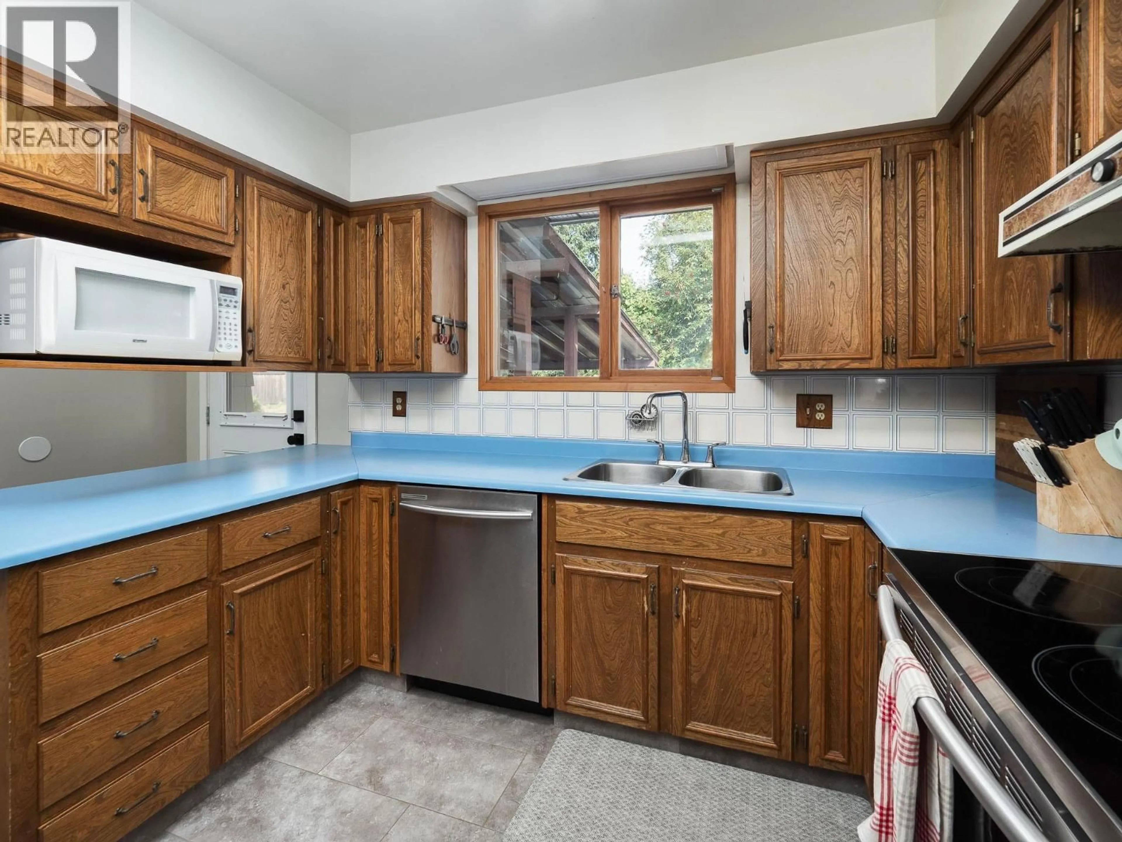 Standard kitchen, ceramic/tile floor for 3012 BERWICK DRIVE, Prince George British Columbia V2K3R7