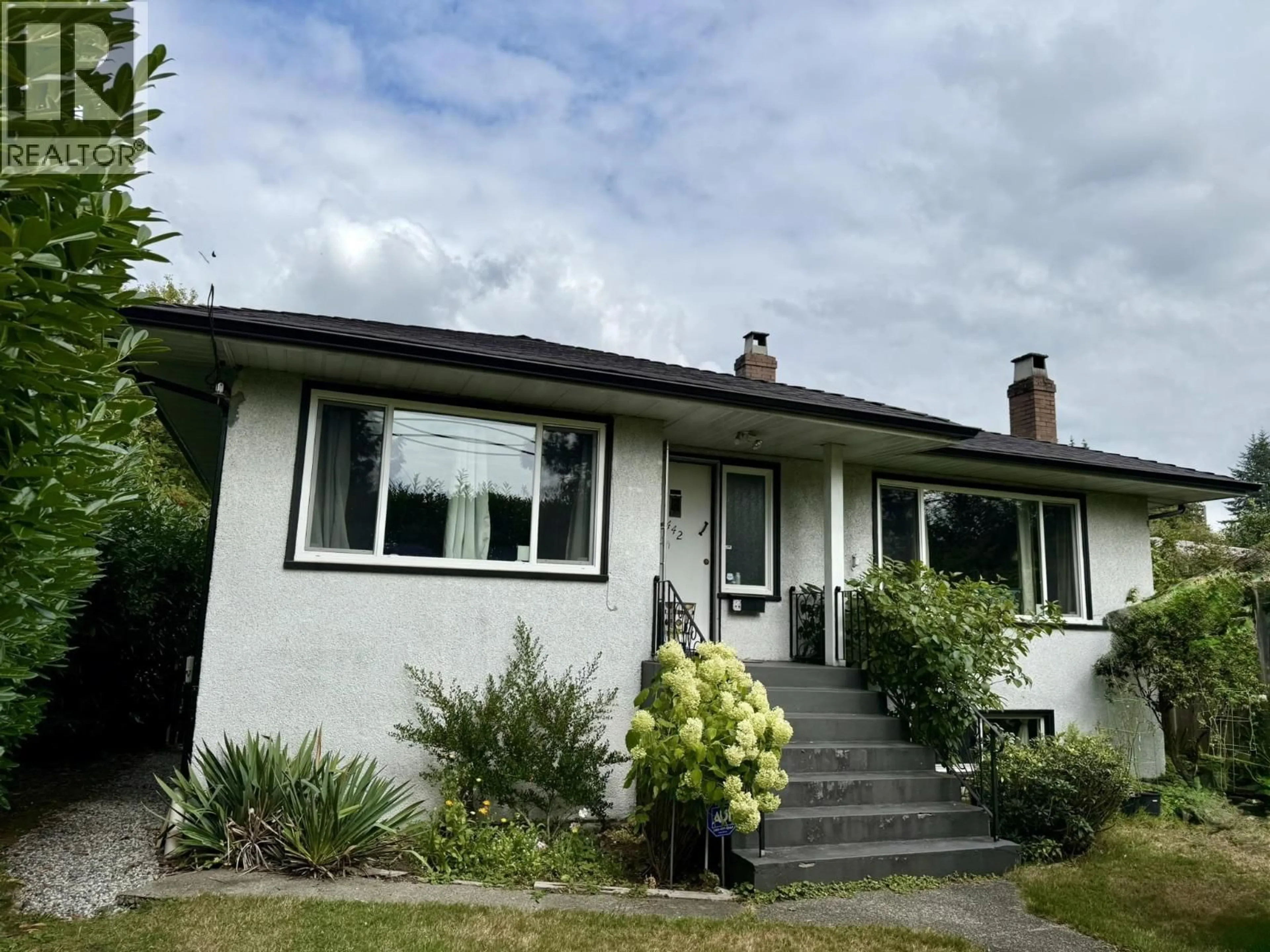A pic from outside/outdoor area/front of a property/back of a property/a pic from drone, street for 442 23RD STREET, North Vancouver British Columbia V7M2B7