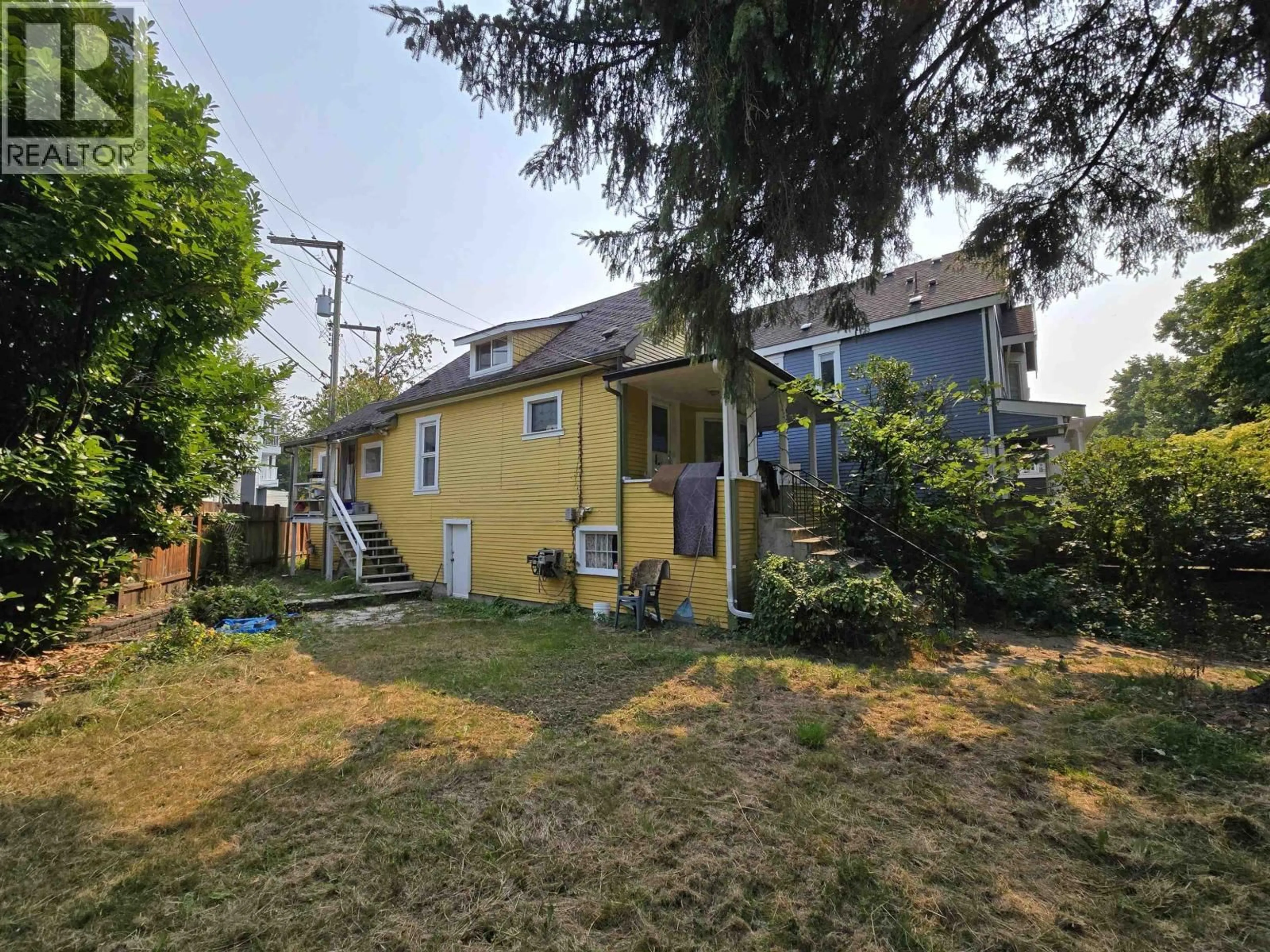 A pic from outside/outdoor area/front of a property/back of a property/a pic from drone, street for 4212 PERRY STREET, Vancouver British Columbia V5N3X5