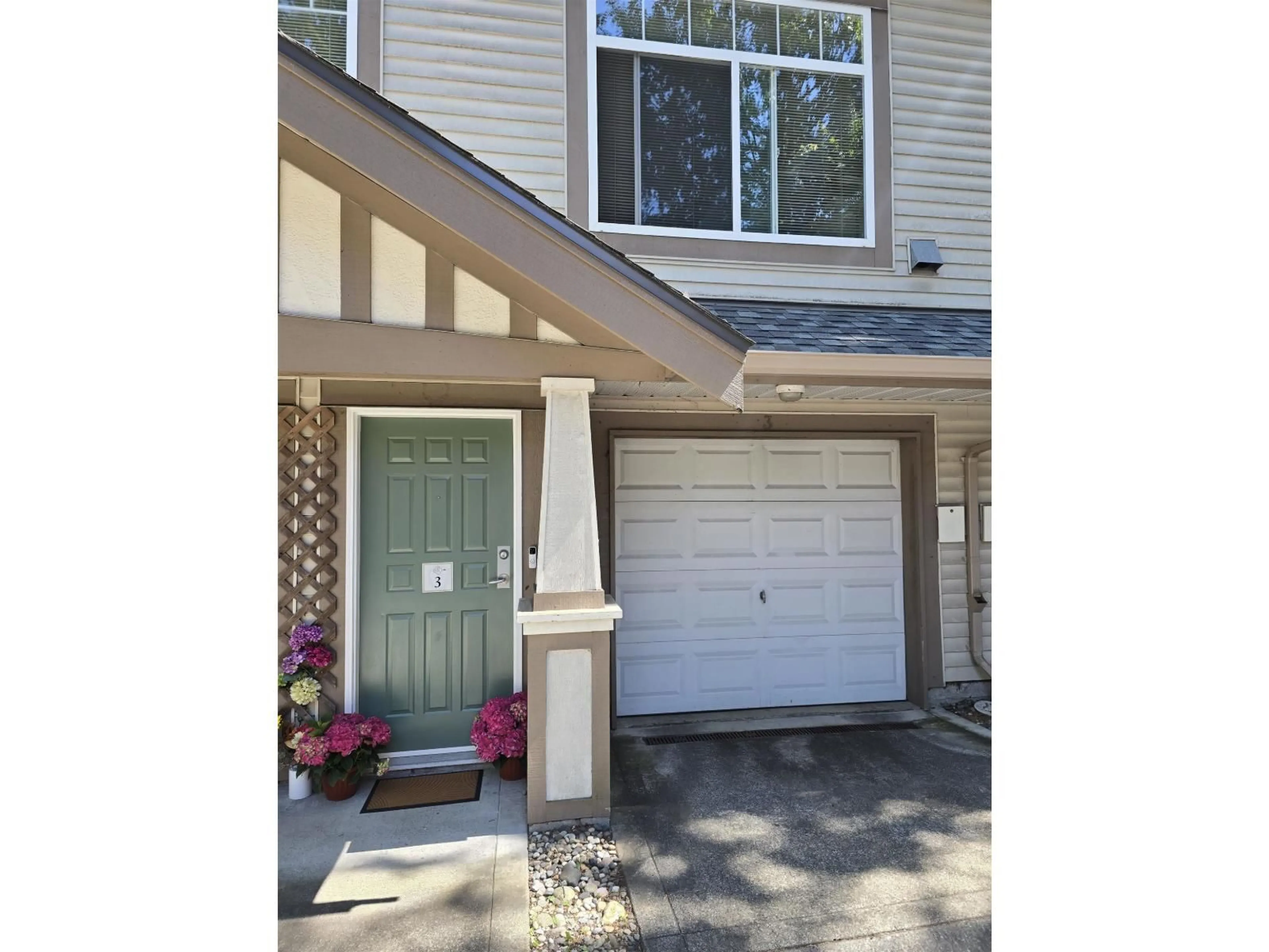 Unknown for 3 - 2678 KING GEORGE, Surrey British Columbia V4P1H6