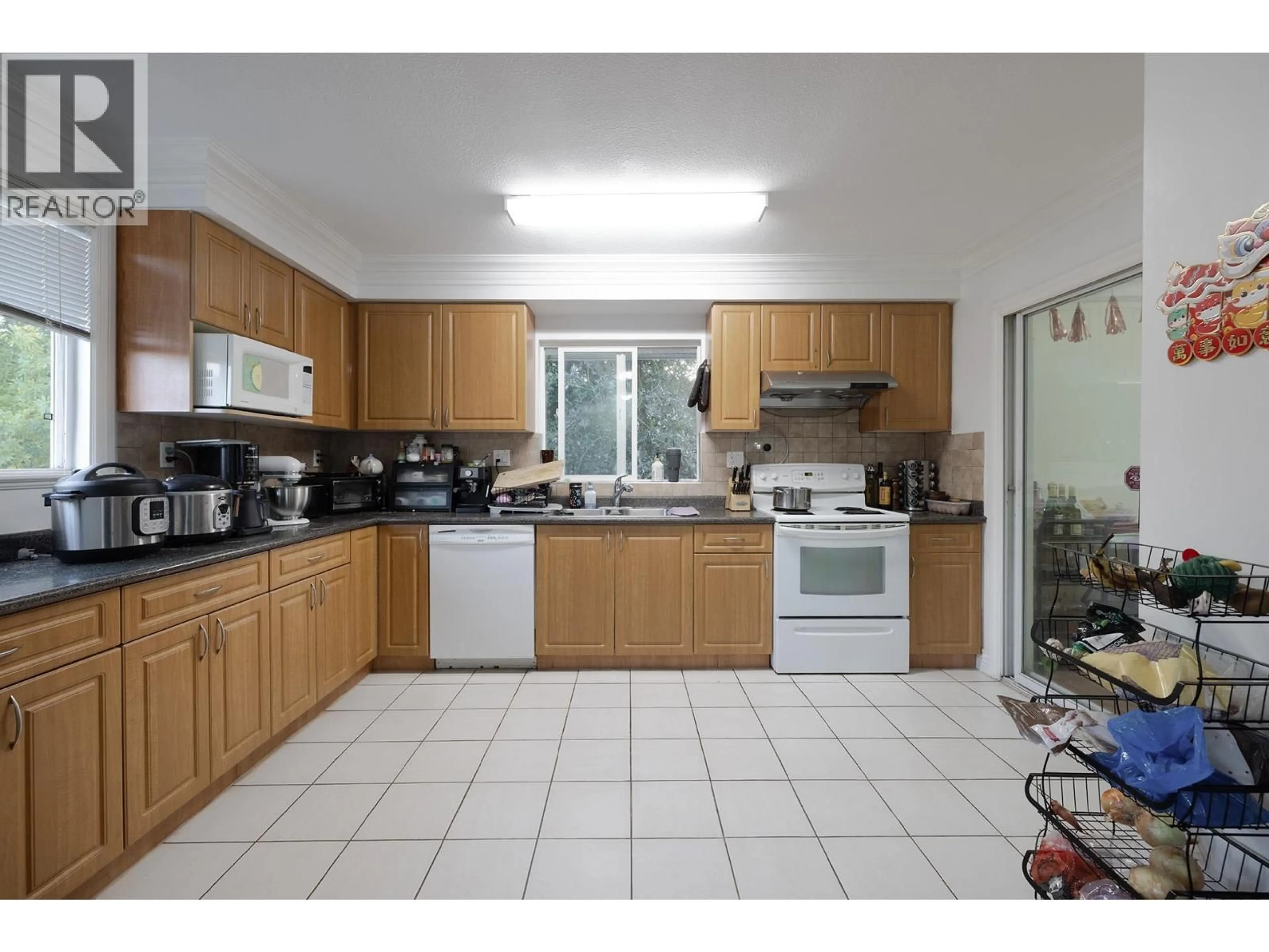 Standard kitchen, ceramic/tile floor for 6300 GRANVILLE AVENUE, Richmond British Columbia V7C1G1