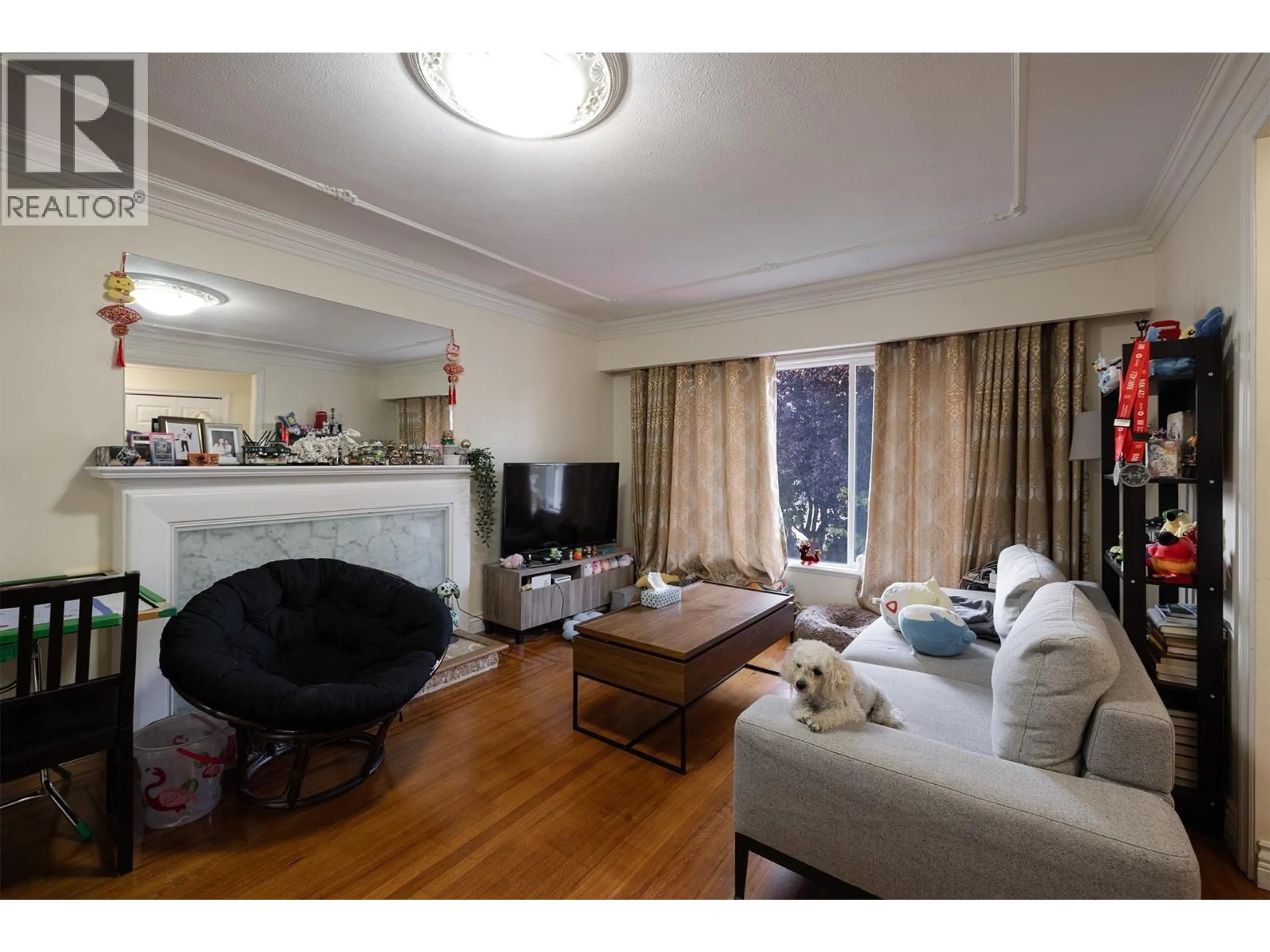 Living room with furniture, wood/laminate floor for 6300 GRANVILLE AVENUE, Richmond British Columbia V7C1G1
