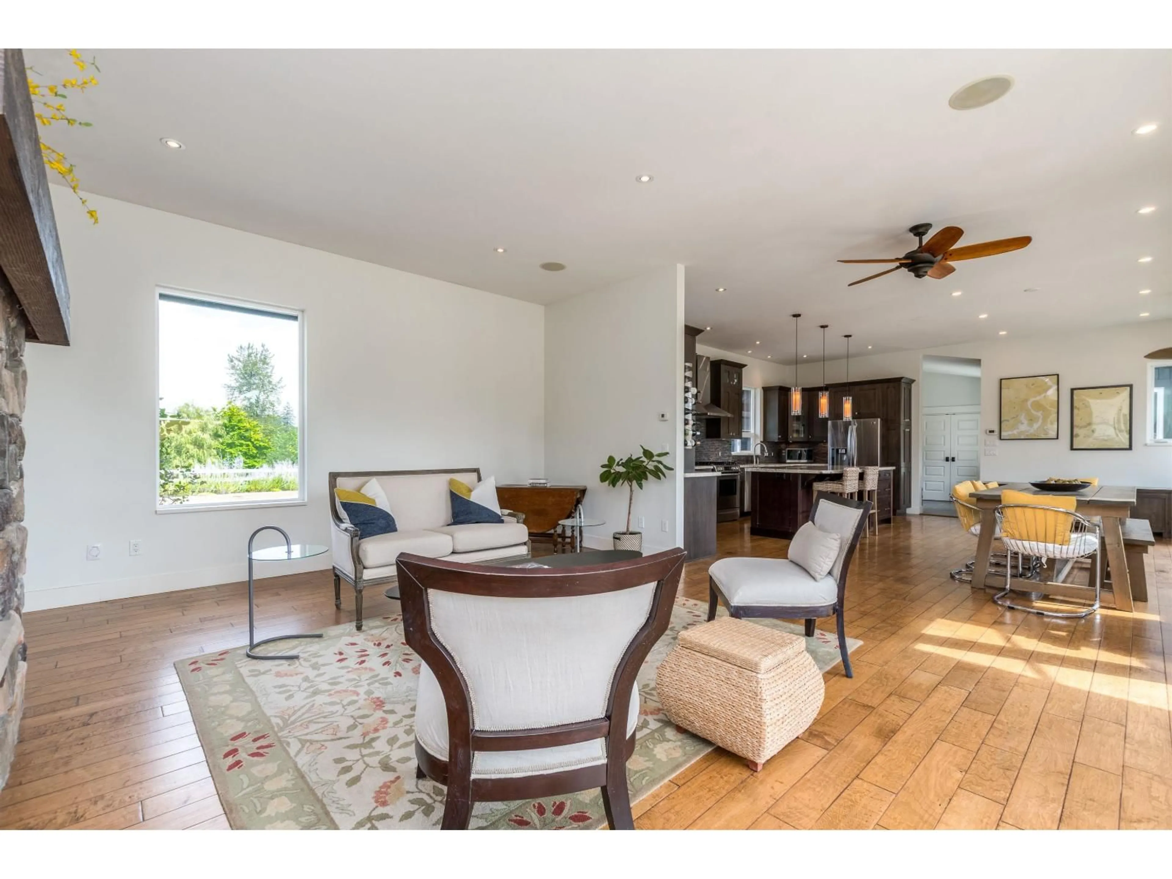 Open concept kitchen, wood/laminate floor for 26276 69, Langley British Columbia V4W1M6