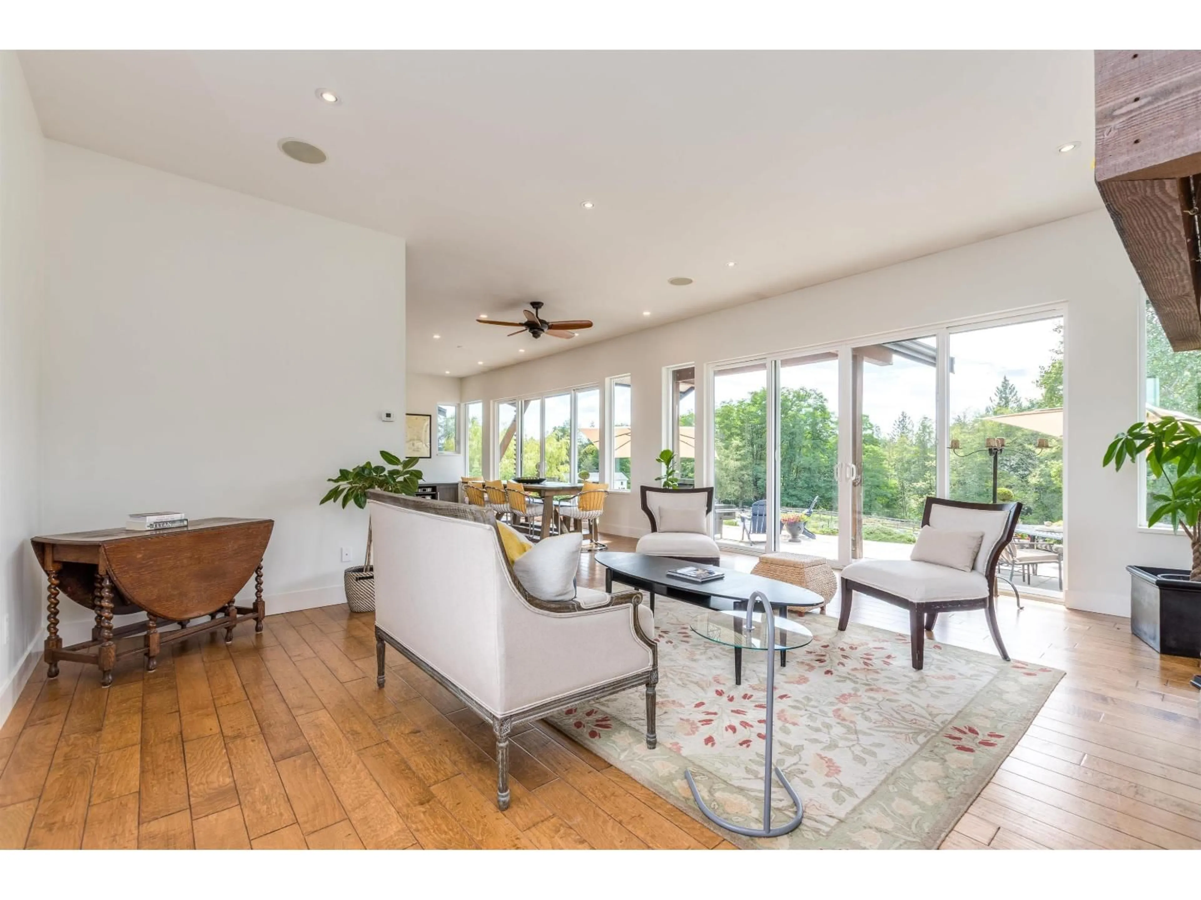 Living room with furniture, wood/laminate floor for 26276 69, Langley British Columbia V4W1M6