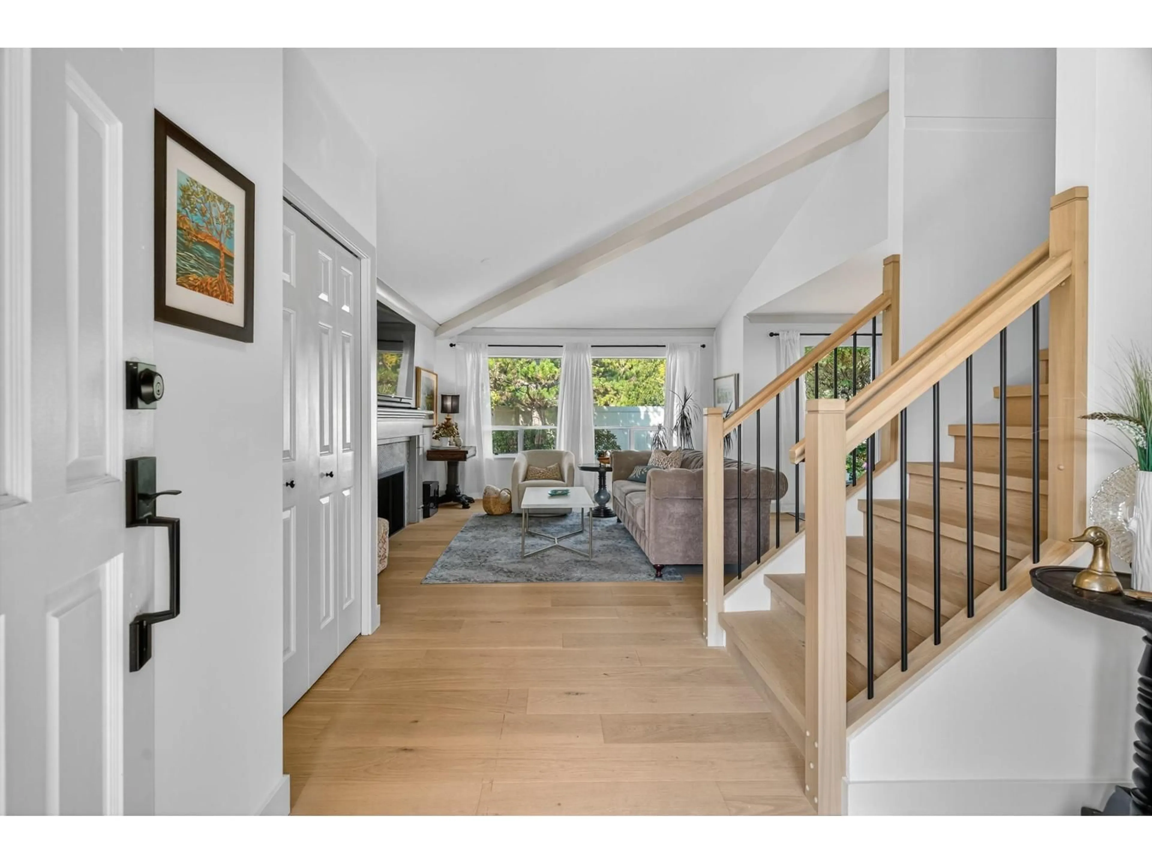 Indoor entryway for 116 - 15121 19, Surrey British Columbia V4A8J4