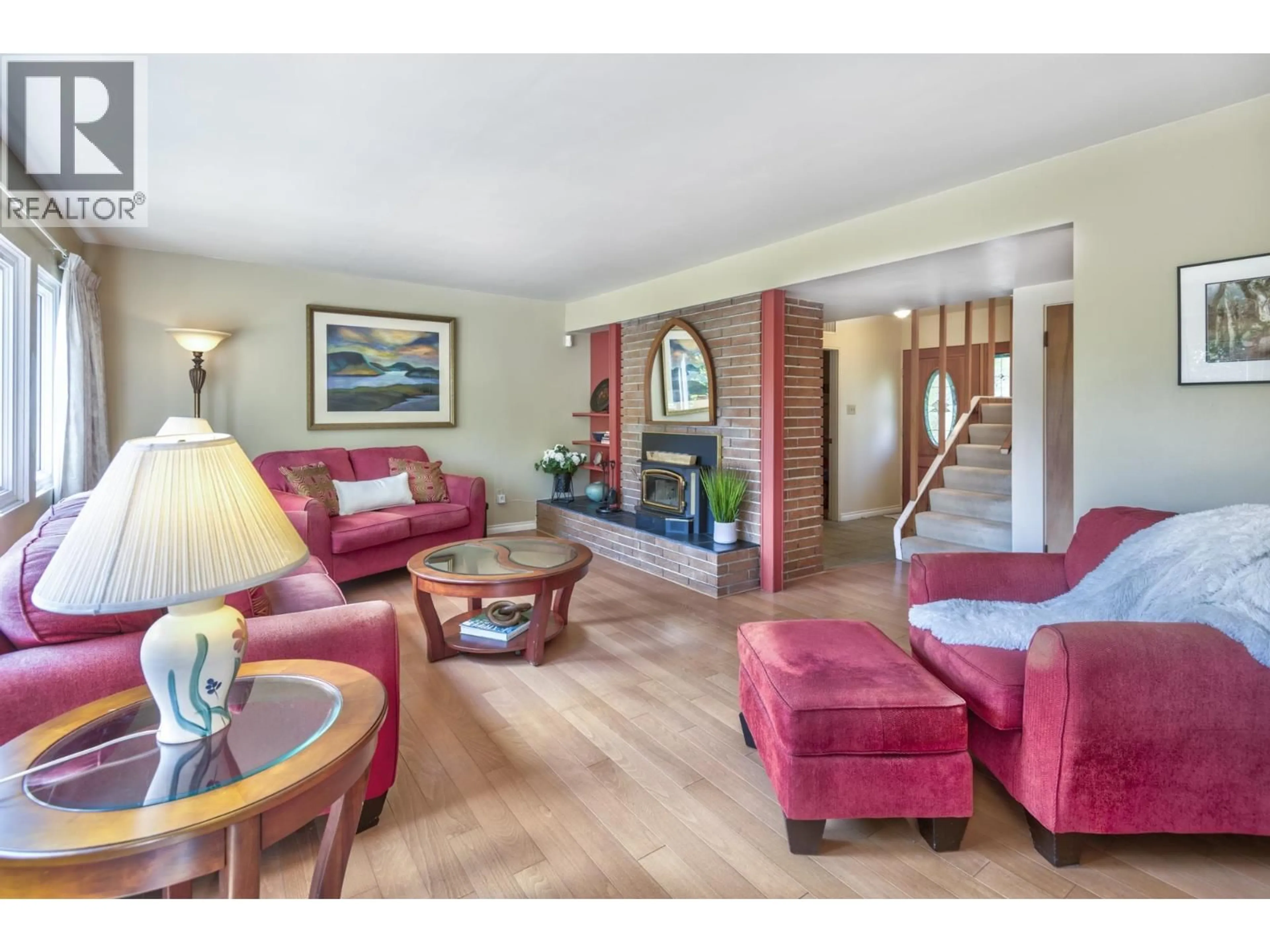 Living room with furniture, unknown for 884 EILDON STREET, Port Moody British Columbia V3H1B3