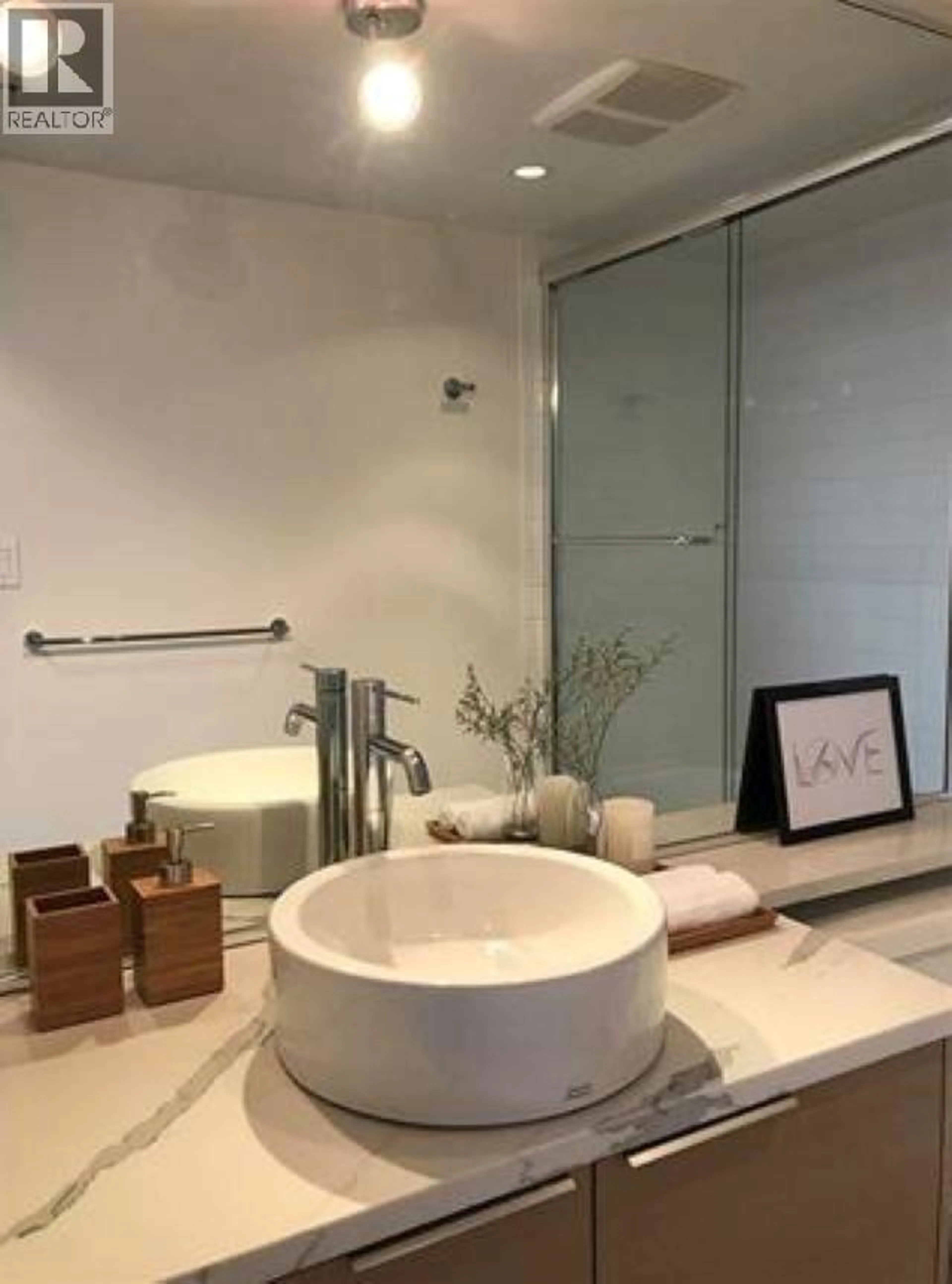 Contemporary bathroom, ceramic/tile floor for 1710 - 788 HAMILTON STREET, Vancouver British Columbia V6B0E9