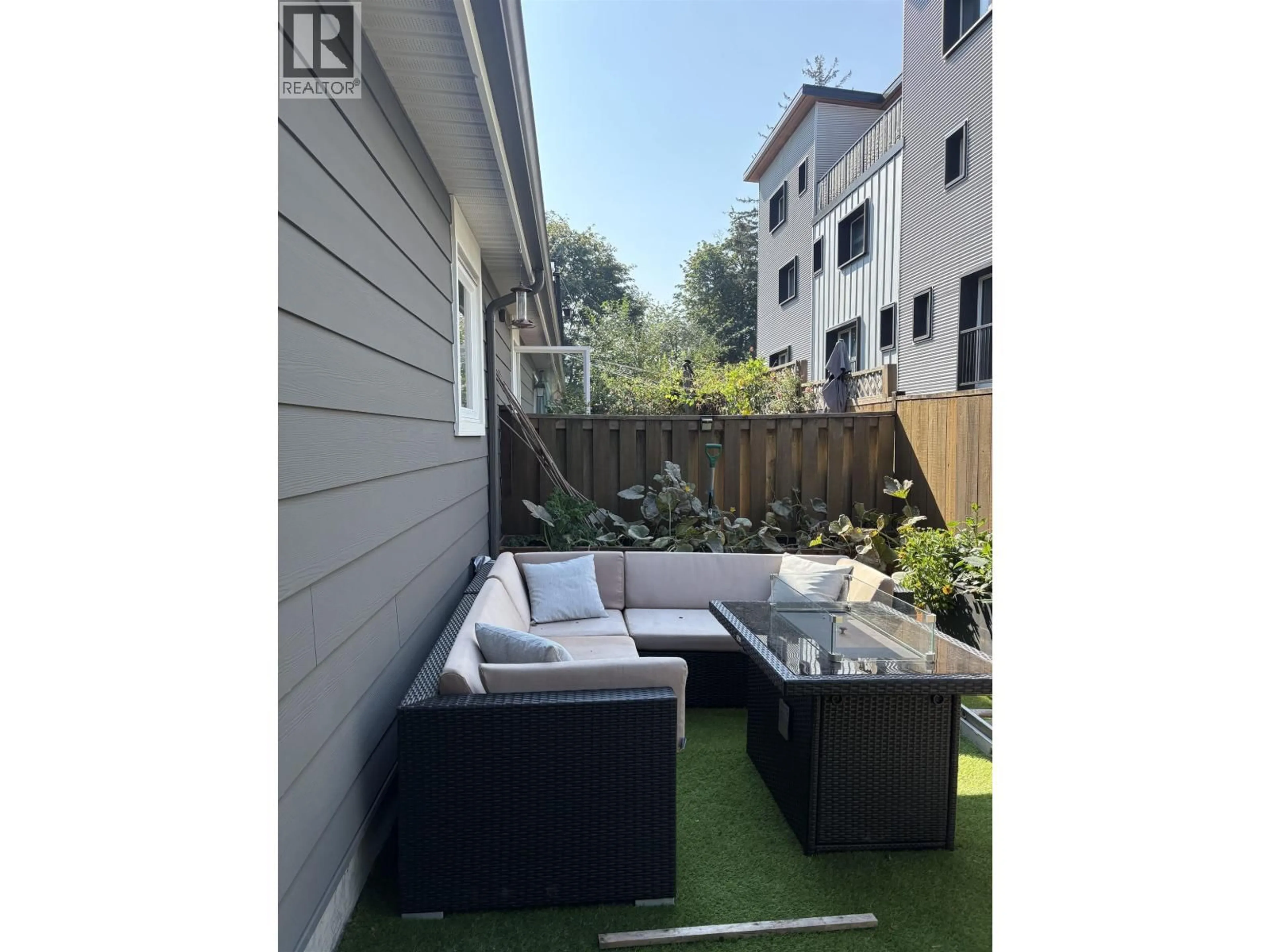 Patio, street for 18 - 39752 GOVERNMENT ROAD, Squamish British Columbia V8E0A9