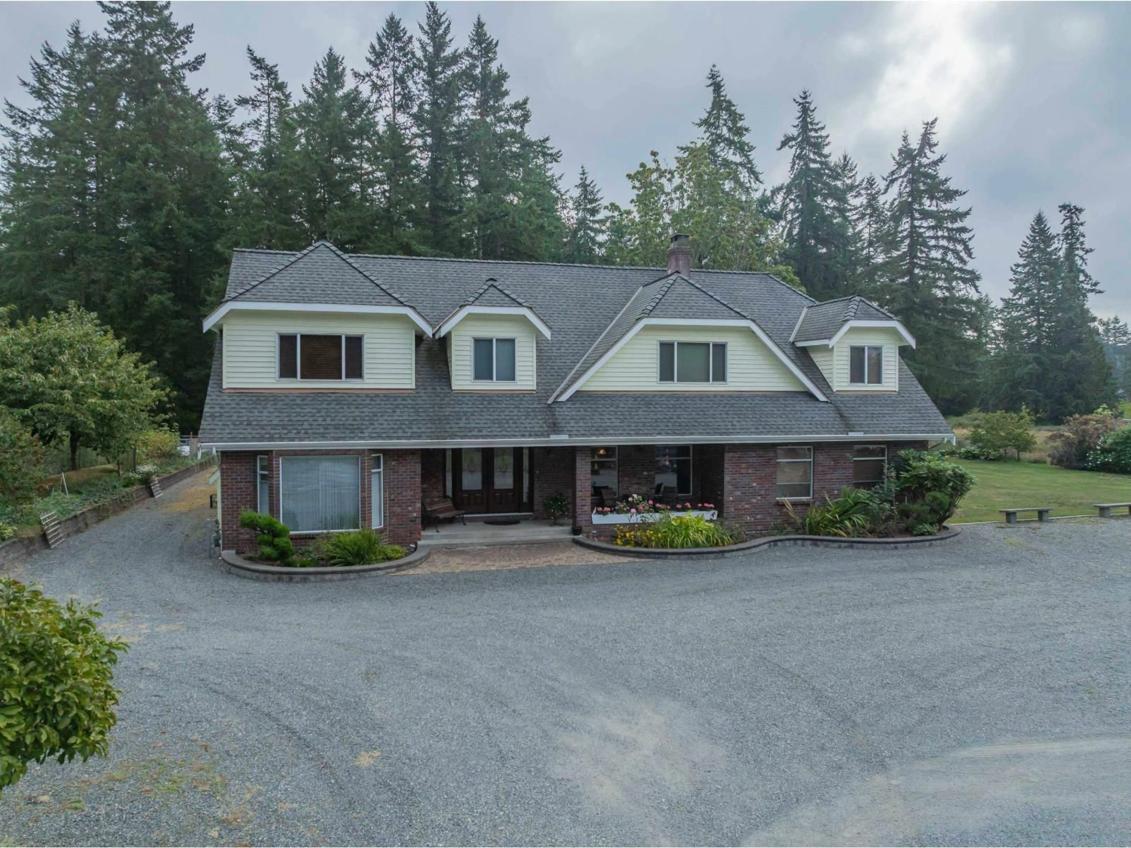 A pic from outside/outdoor area/front of a property/back of a property/a pic from drone, unknown for 2572 204, Langley British Columbia V2Z2B6