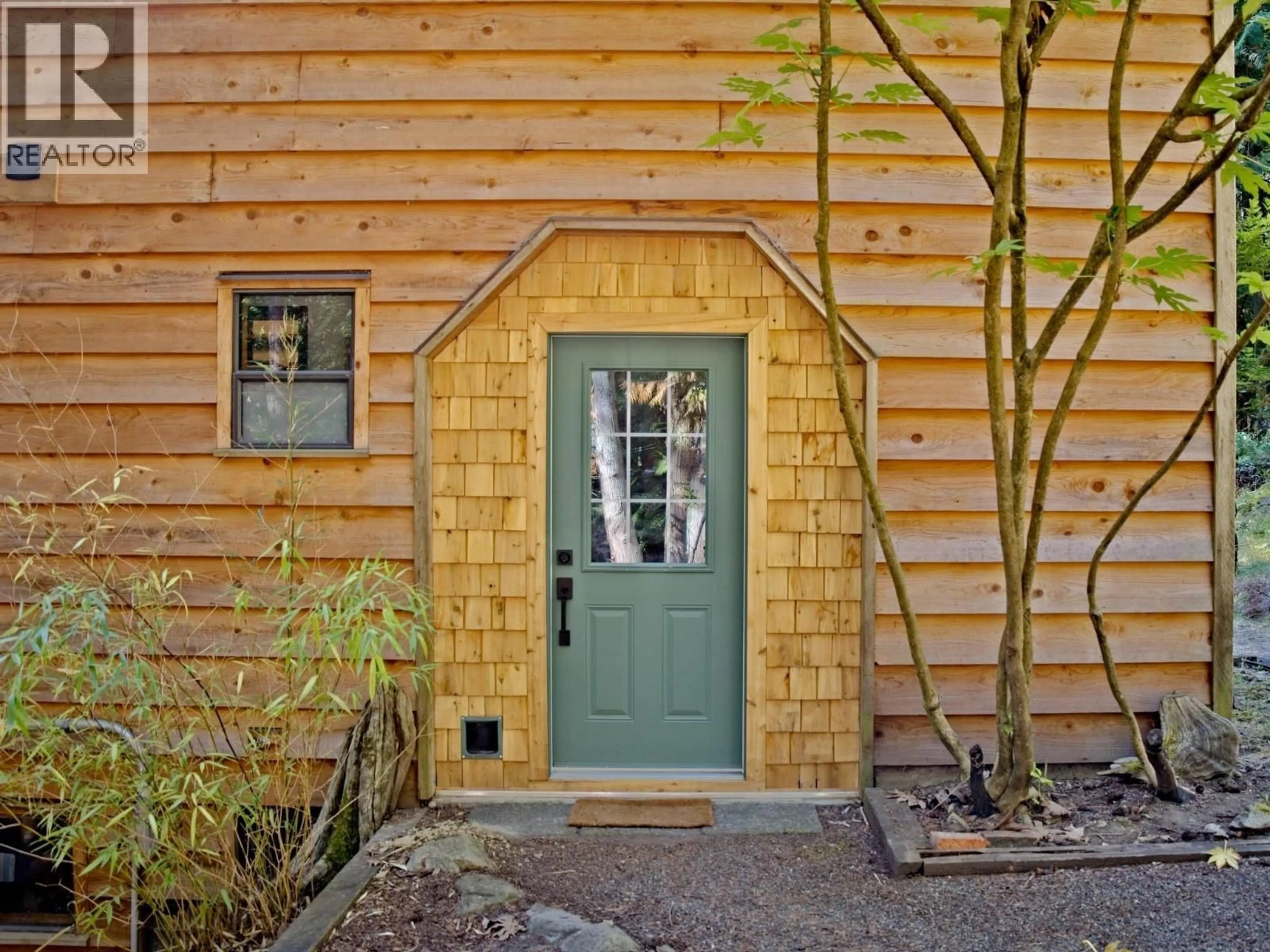 Indoor entryway for 187 WARBLER ROAD, Galiano Island British Columbia V0N1P0