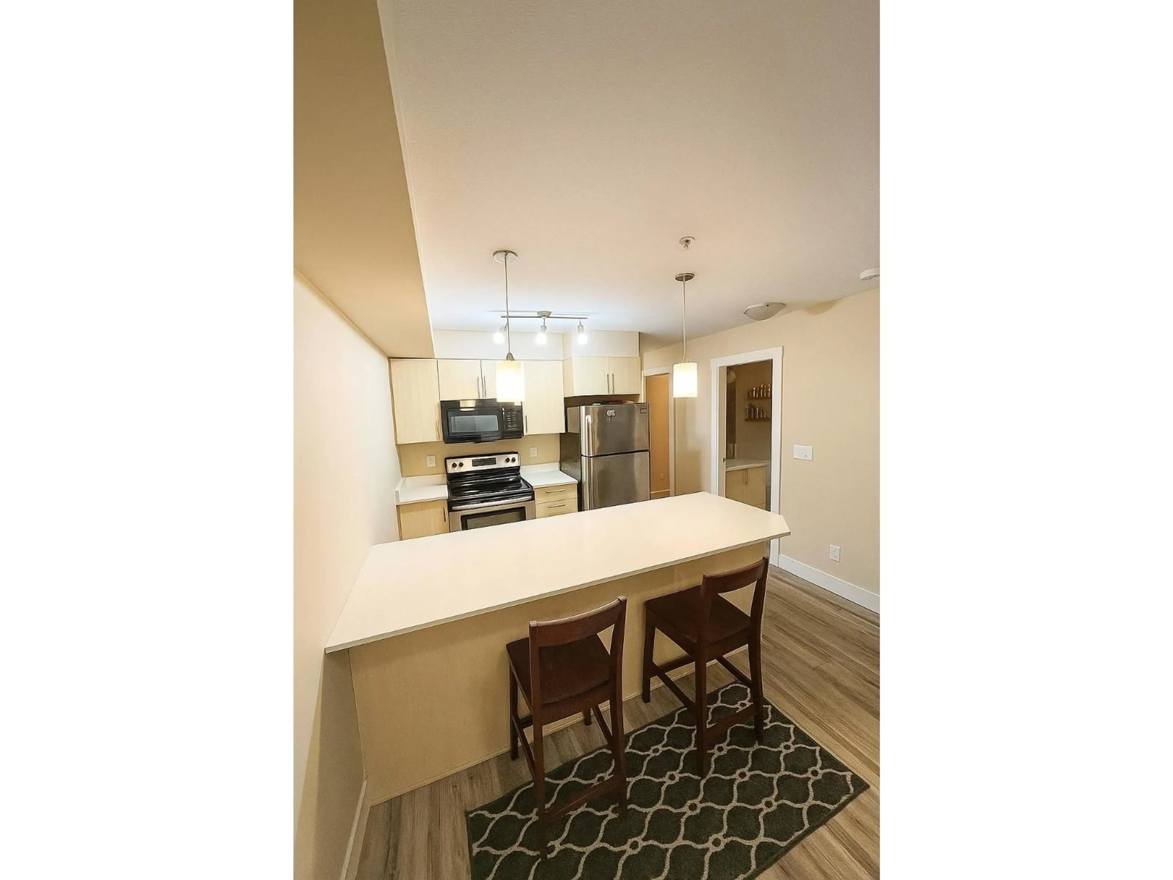Open concept kitchen, unknown for 223 - 2565 CAMPBELL, Abbotsford British Columbia V2S0E3
