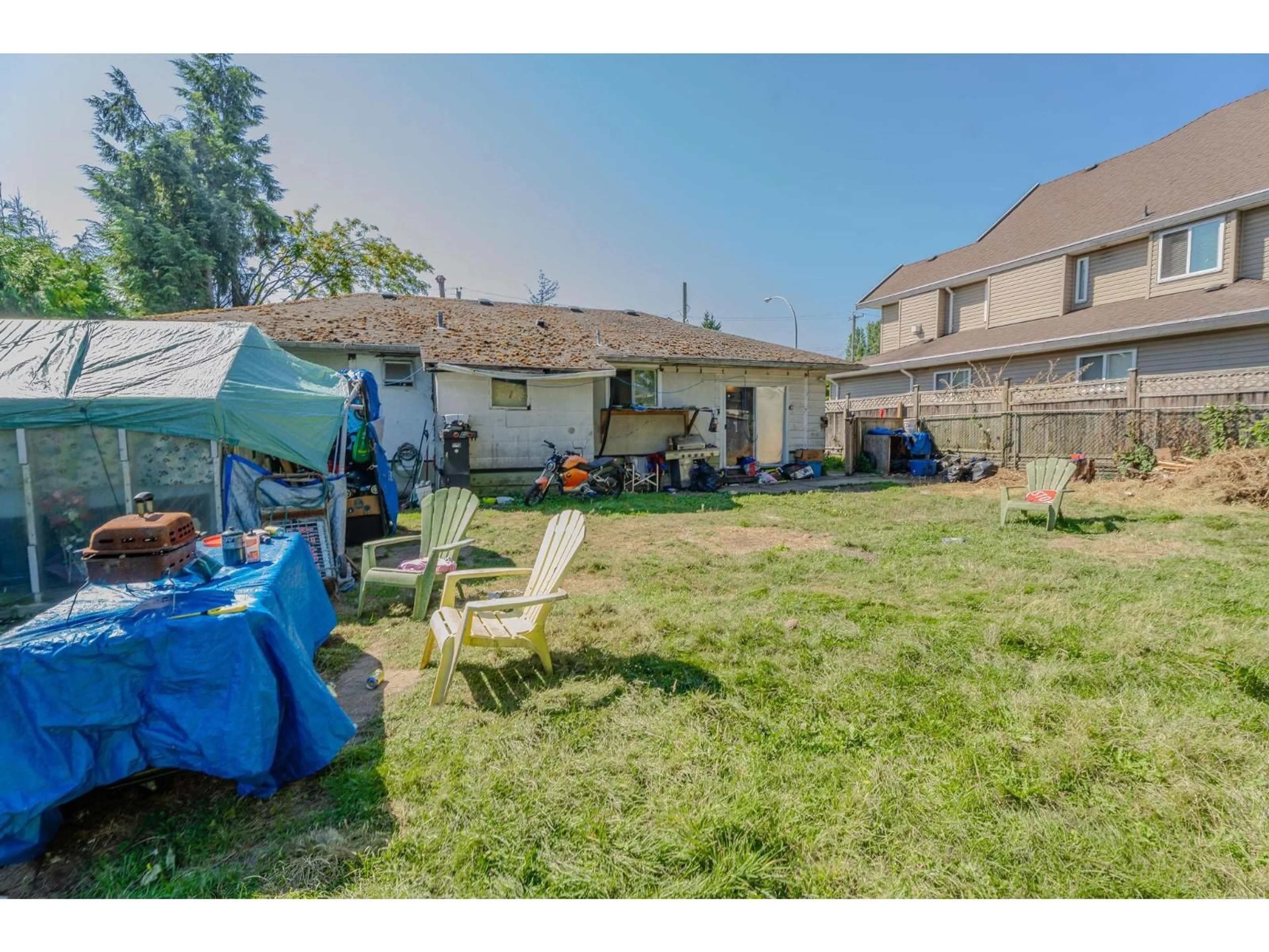 Patio, street for 12111 84, Surrey British Columbia V3W3G4