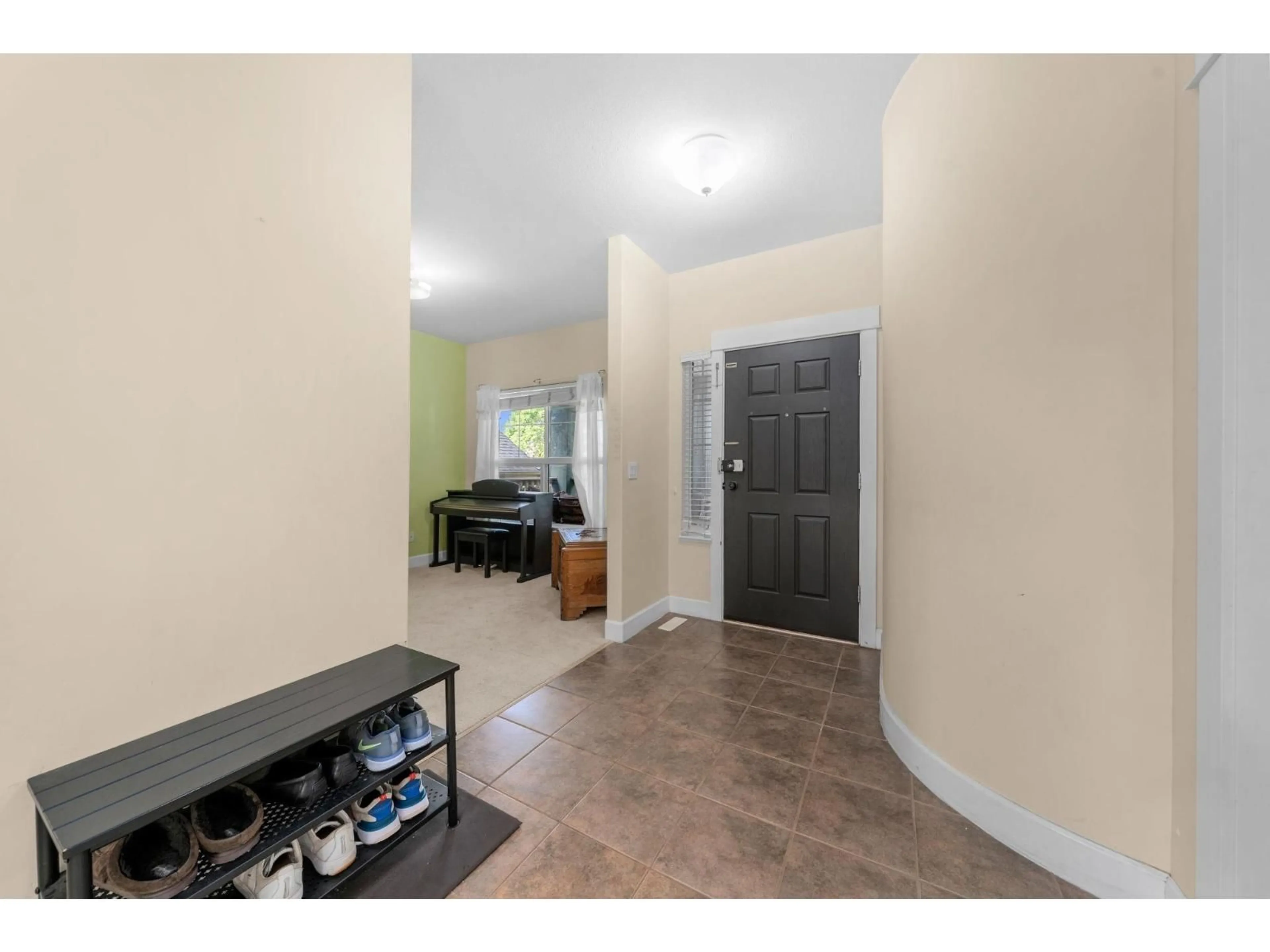 Indoor entryway for 6942 198B, Langley British Columbia V2Y3B4