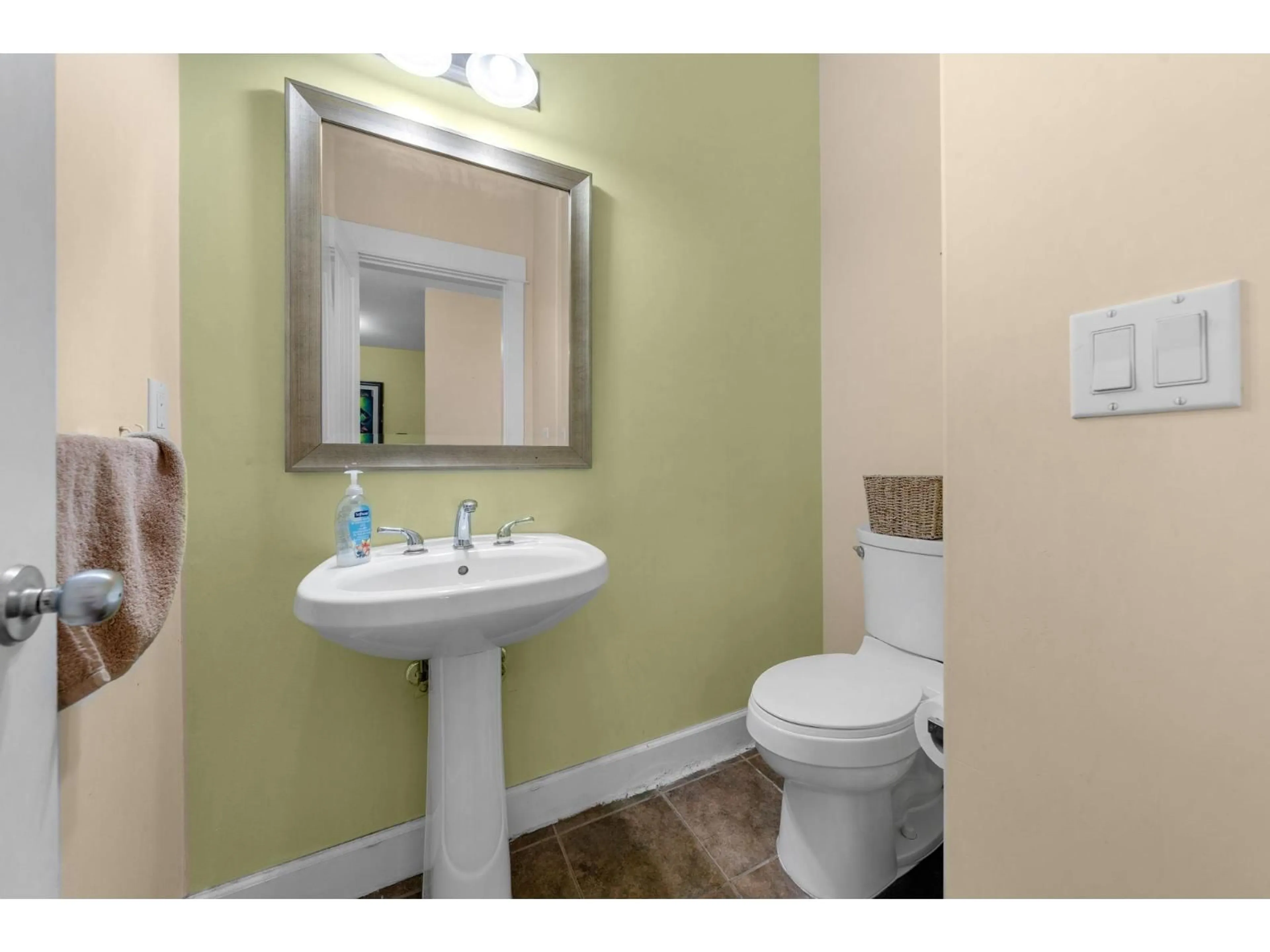 Standard bathroom, unknown for 6942 198B, Langley British Columbia V2Y3B4