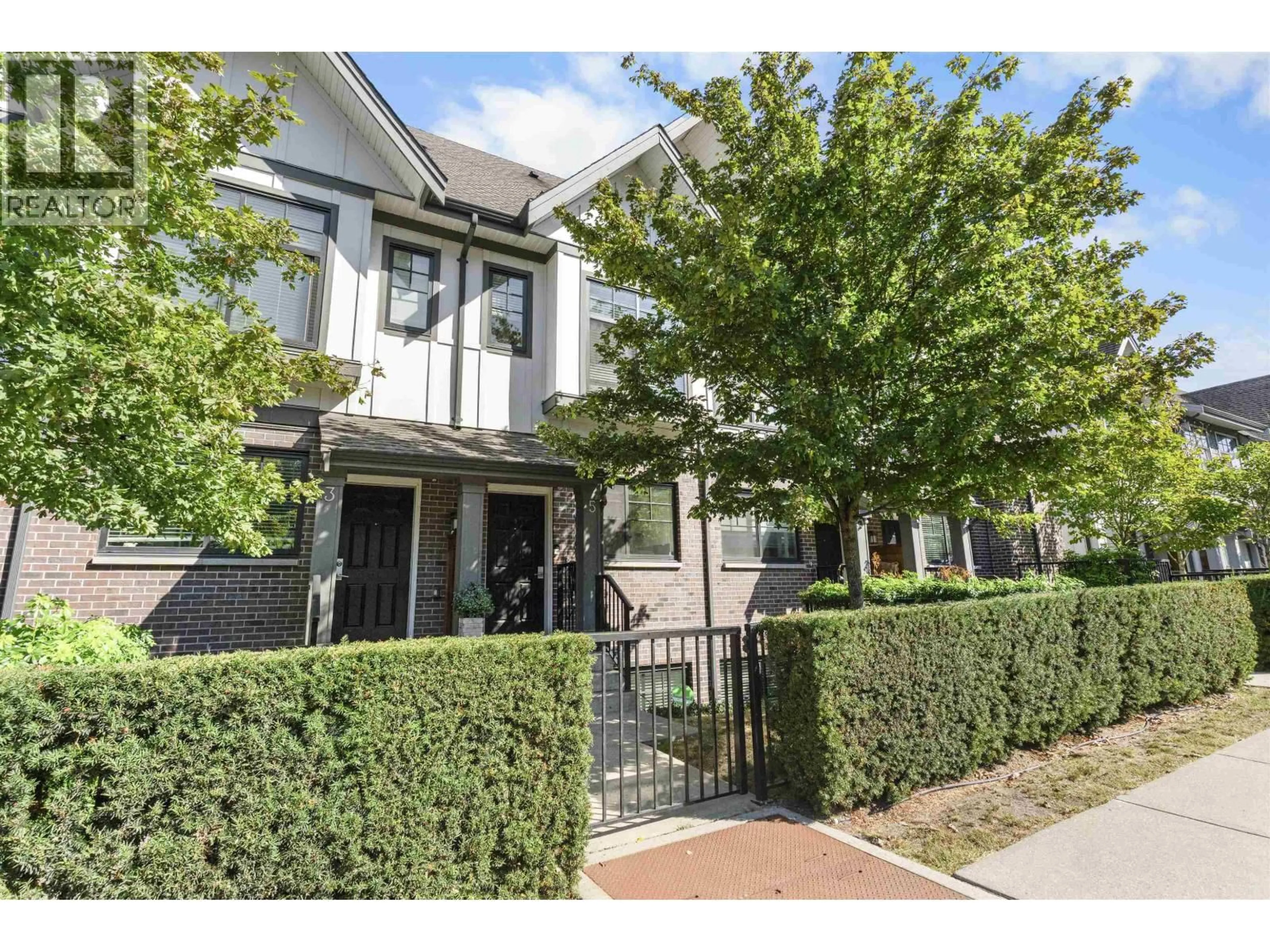 A pic from outside/outdoor area/front of a property/back of a property/a pic from drone, street for 5 - 5128 CANADA WAY, Burnaby British Columbia V5E0C3