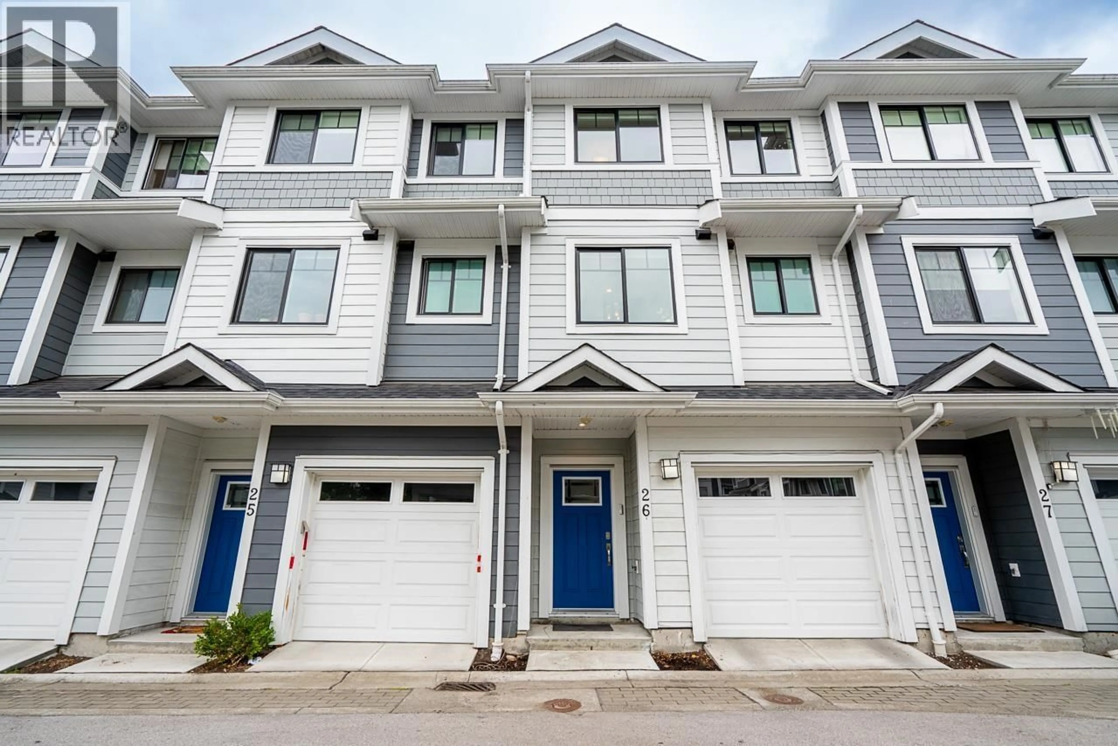 Home with vinyl exterior material, street for 26 - 189 WOOD STREET, New Westminster British Columbia V3M0L7