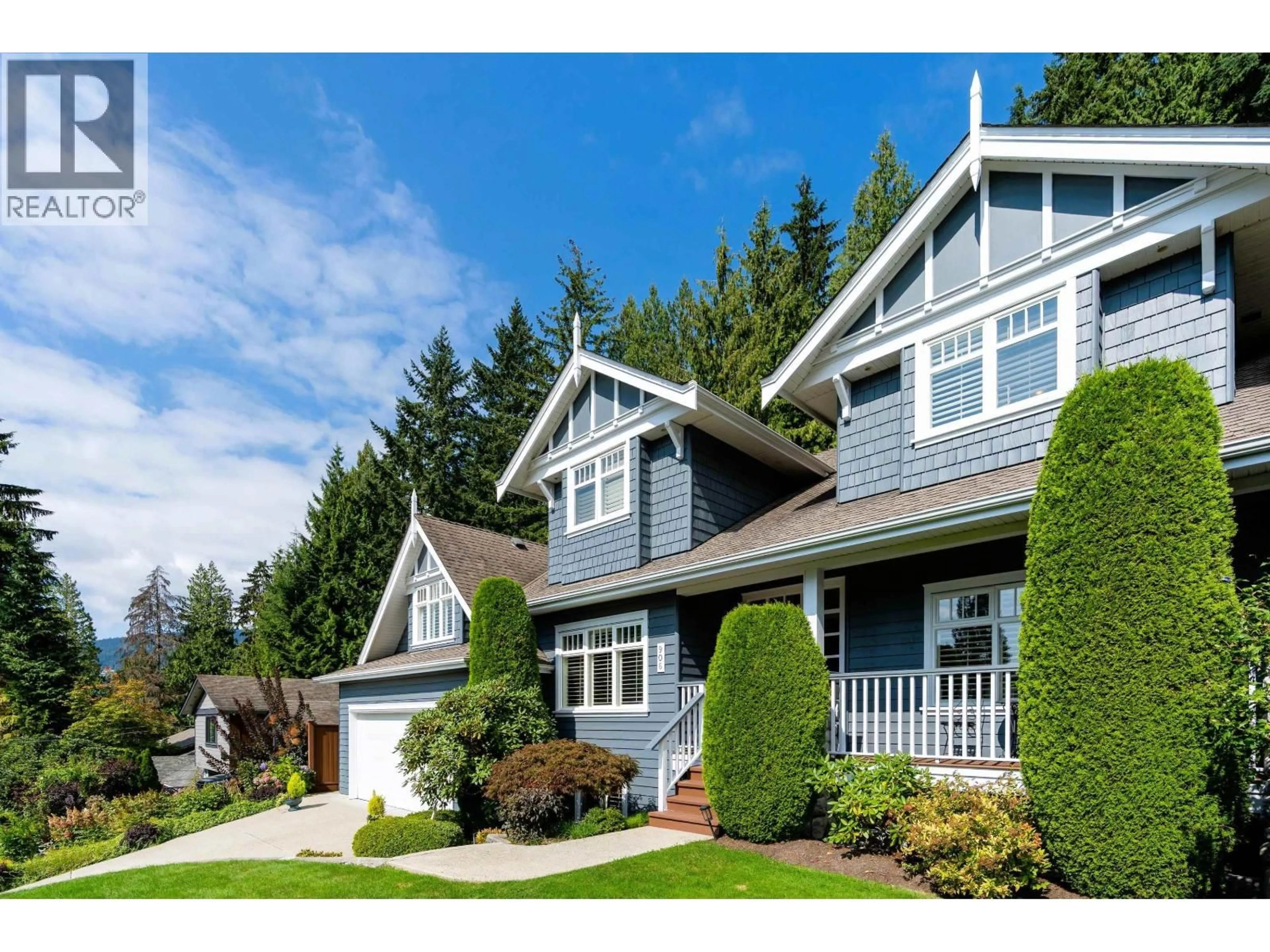 Home with vinyl exterior material, street for 906 PROSPECT AVENUE, North Vancouver British Columbia V7R2M3