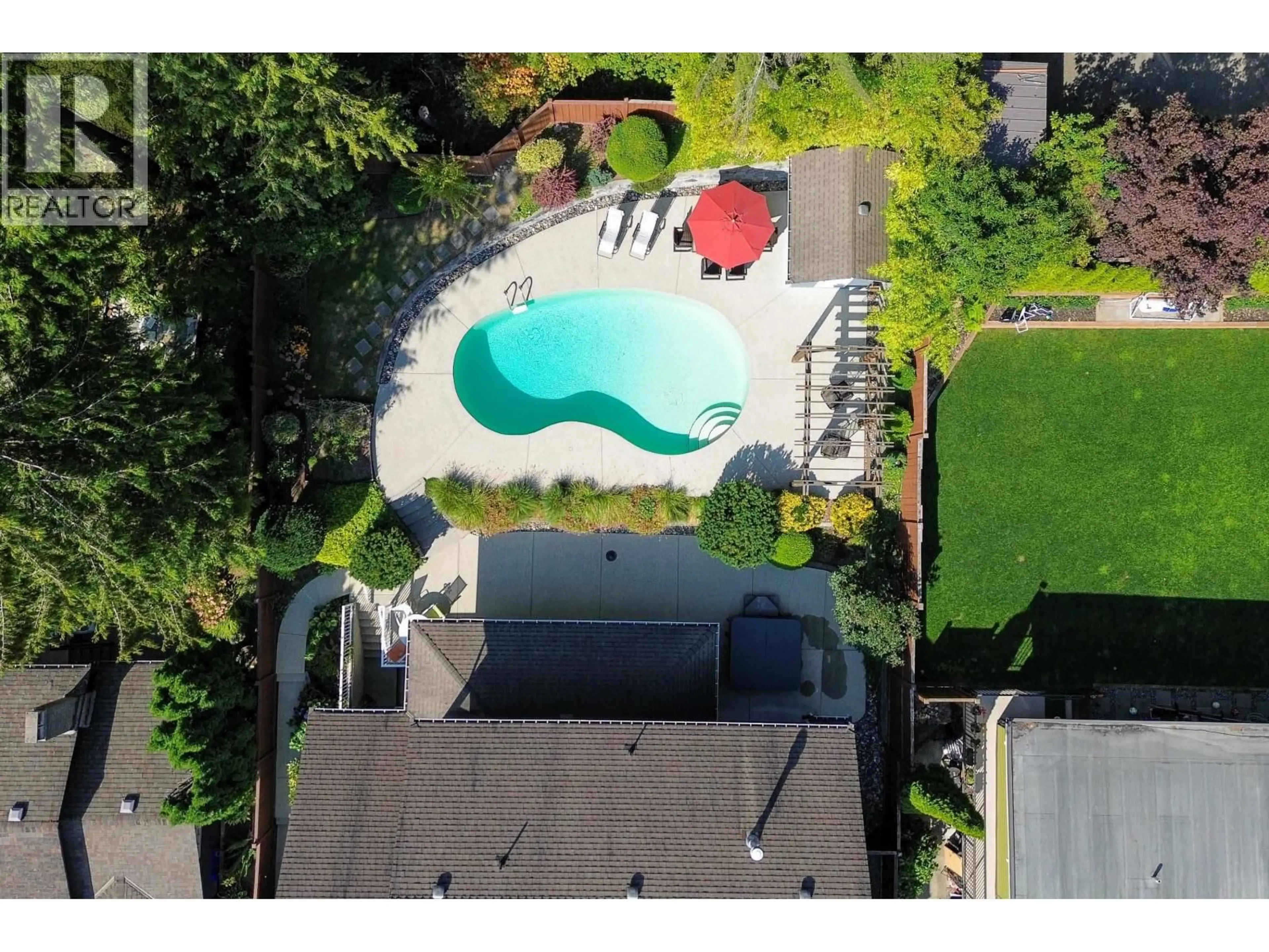 A pic from outside/outdoor area/front of a property/back of a property/a pic from drone, unknown for 906 PROSPECT AVENUE, North Vancouver British Columbia V7R2M3