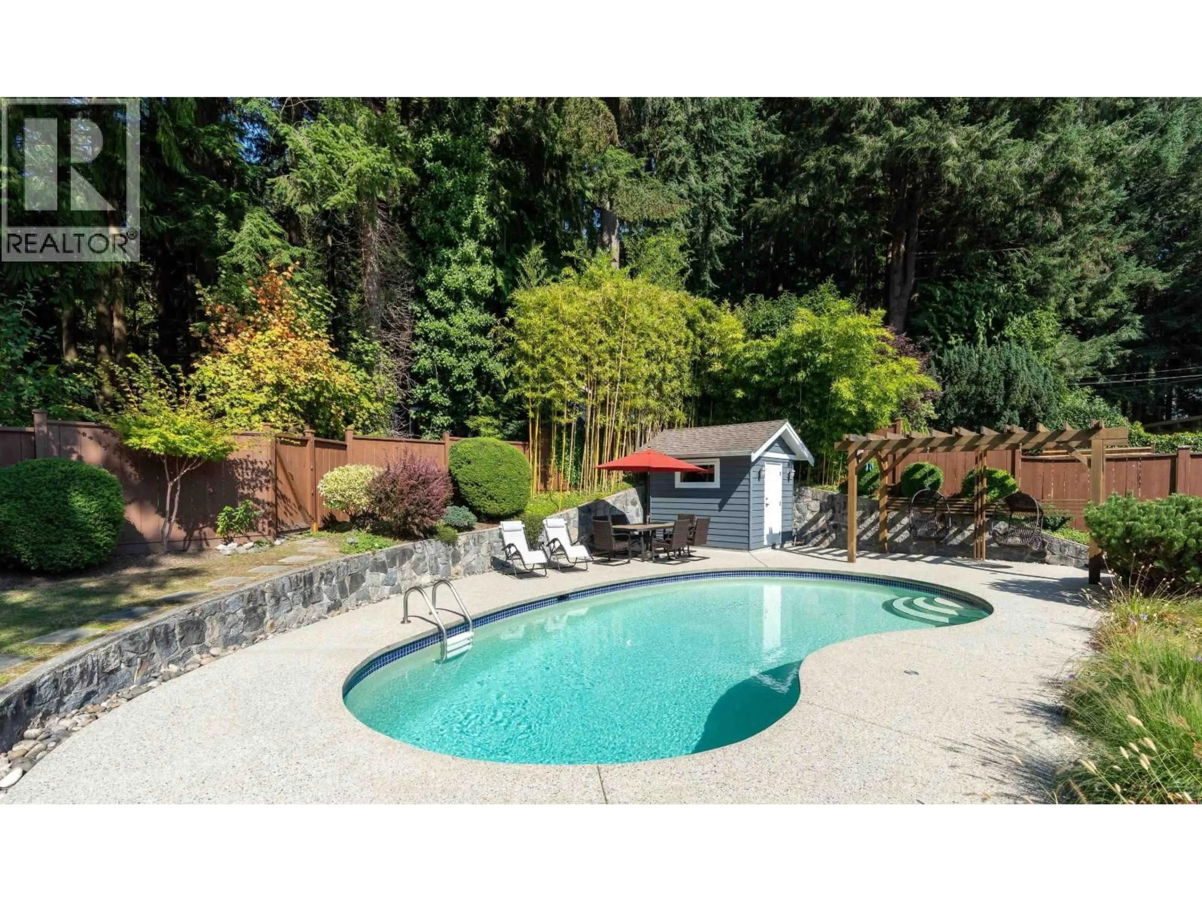 Pool for 906 PROSPECT AVENUE, North Vancouver British Columbia V7R2M3