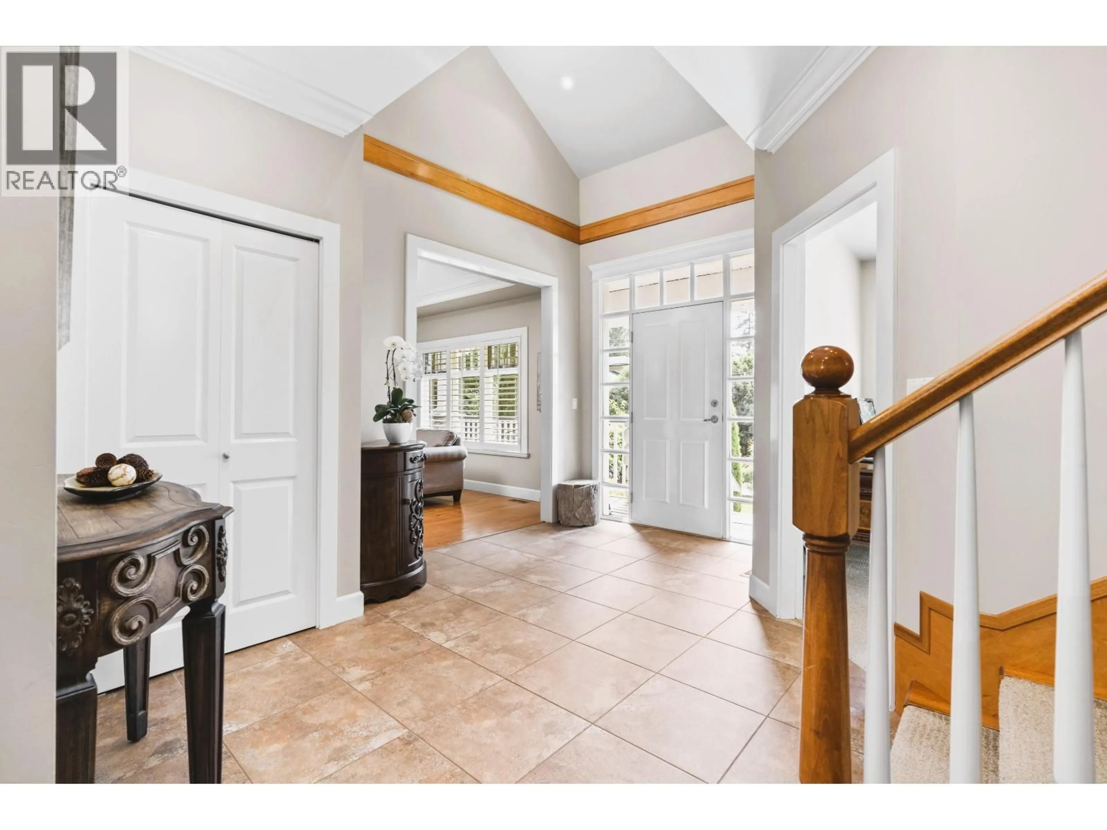 Indoor entryway for 906 PROSPECT AVENUE, North Vancouver British Columbia V7R2M3