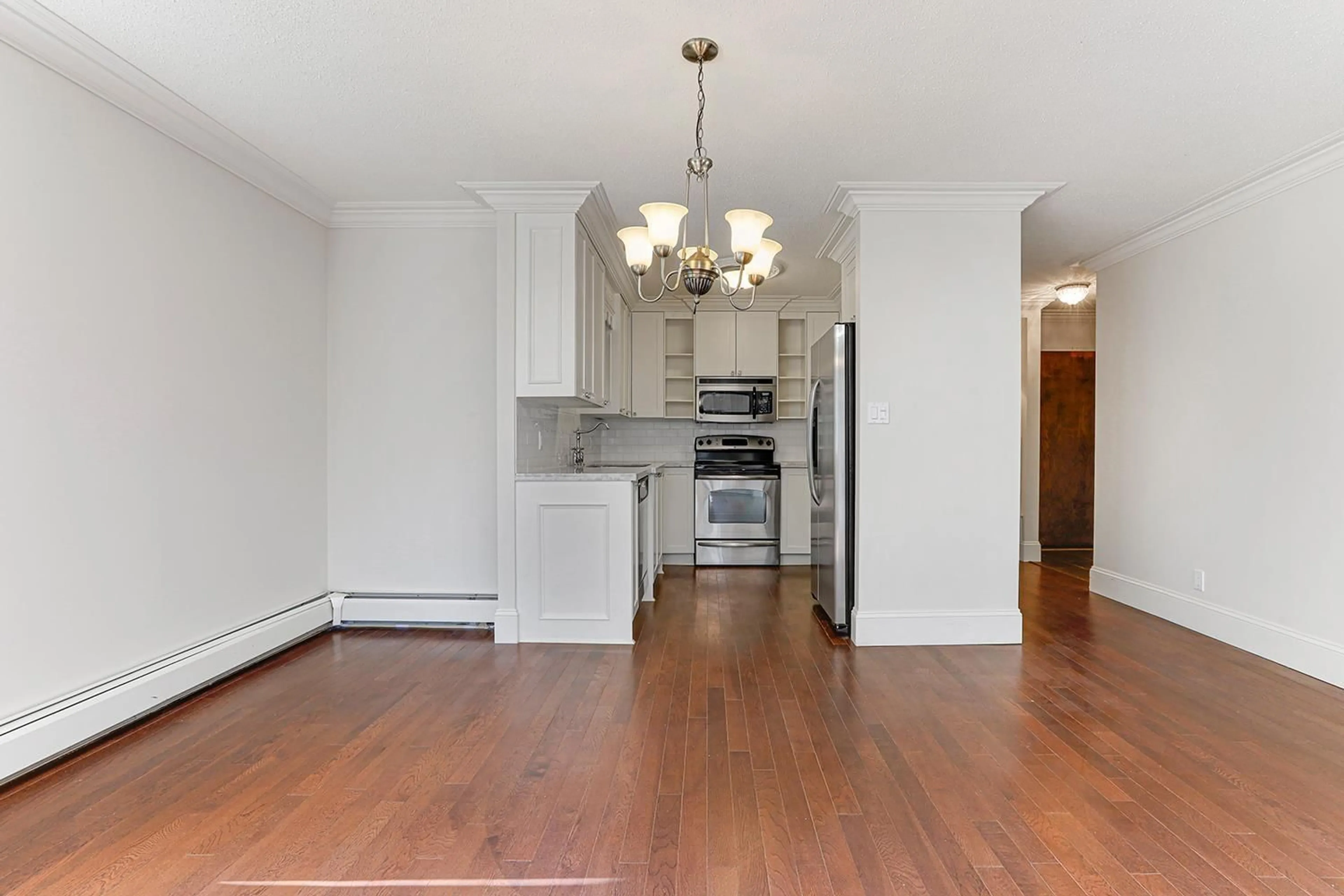 Open concept kitchen, wood/laminate floor for 302 - 1442 FOSTER, White Rock British Columbia V4B3X7
