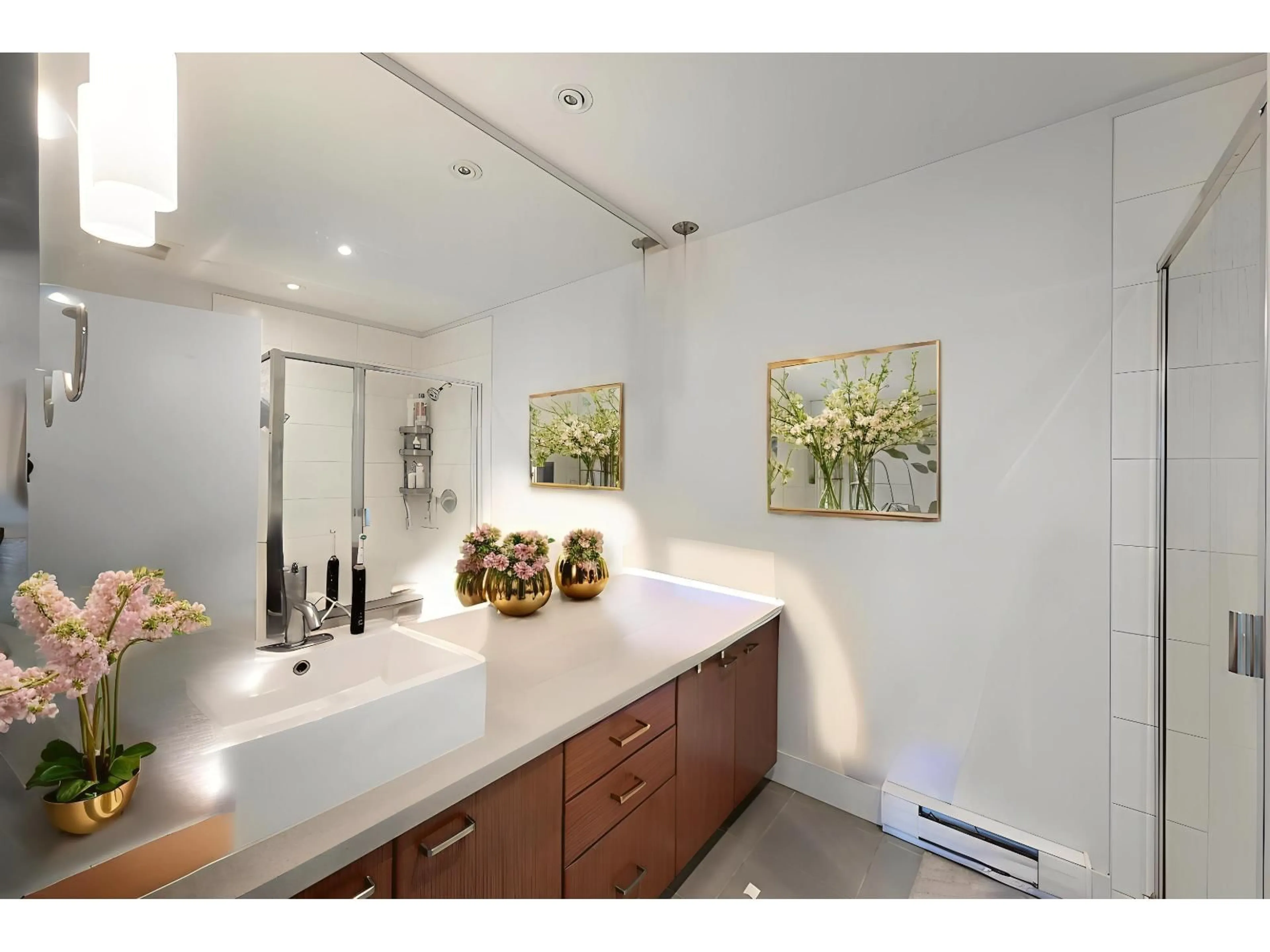 Contemporary bathroom, ceramic/tile floor for 53 - 2450 161A, Surrey British Columbia V3Z8K4