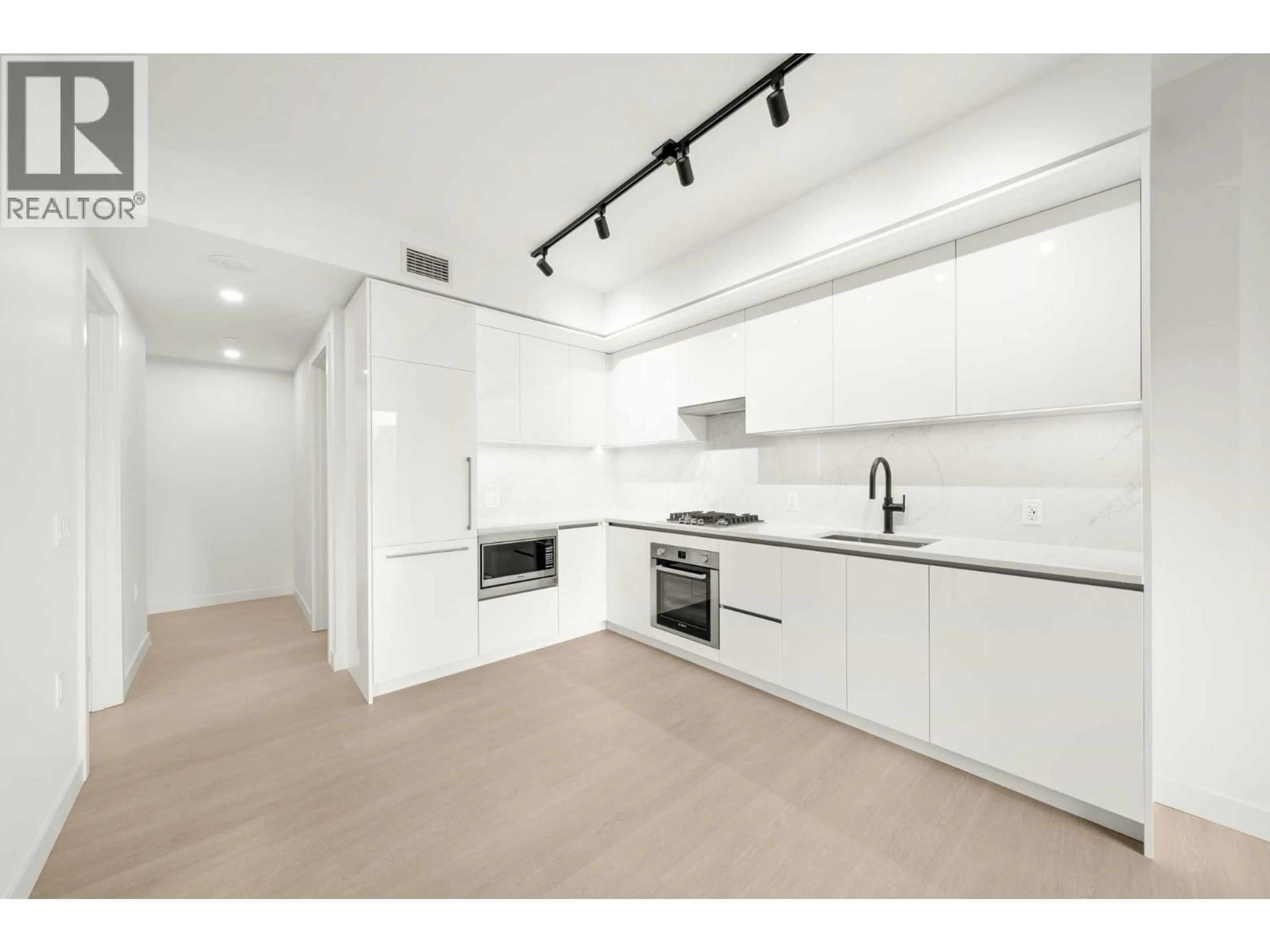 Standard kitchen, unknown for 201 - 5987 WILSON AVENUE, Burnaby British Columbia V5H2R3