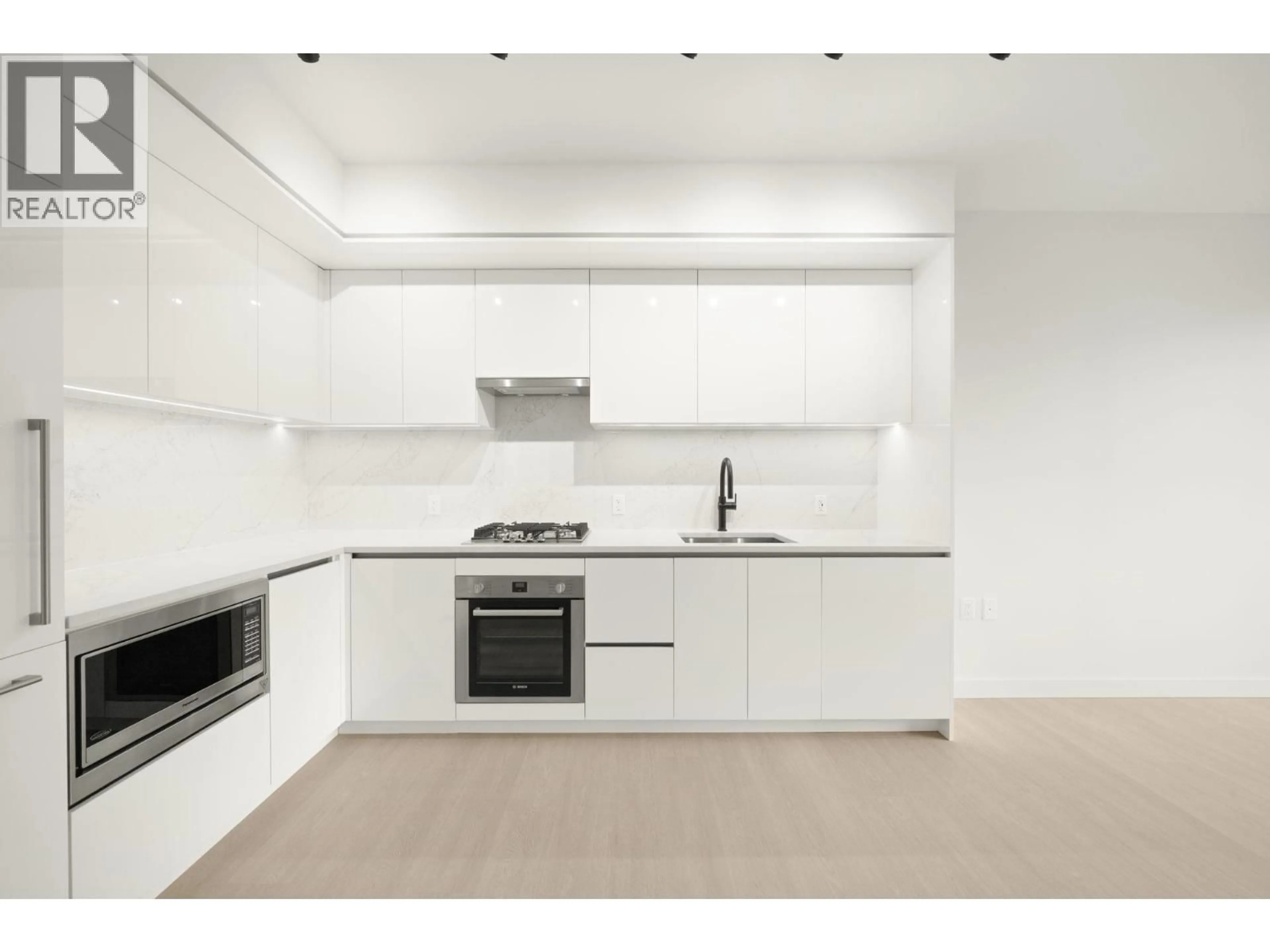 Standard kitchen, unknown for 201 - 5987 WILSON AVENUE, Burnaby British Columbia V5H2R3