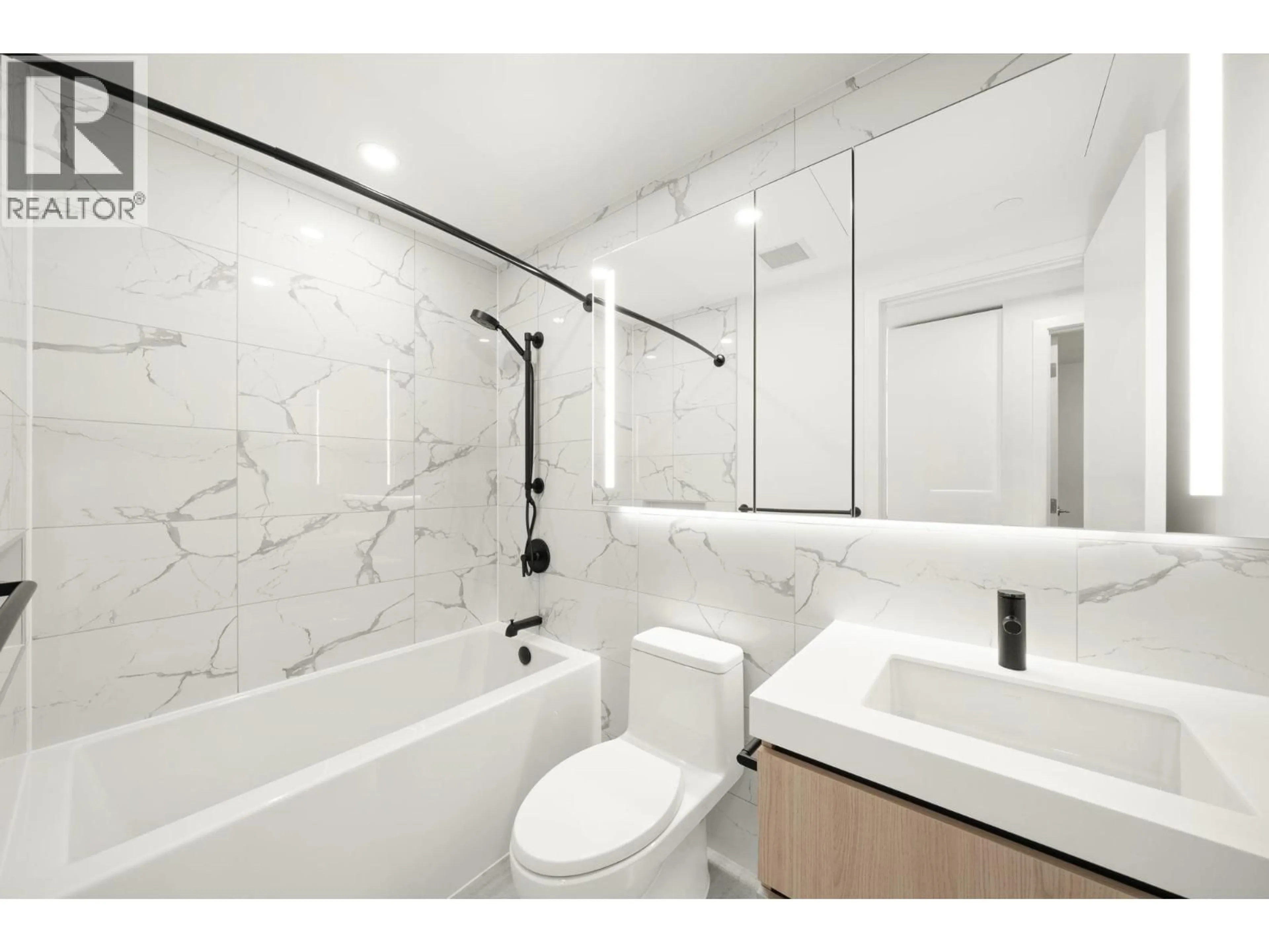 Standard bathroom, ceramic/tile floor for 201 - 5987 WILSON AVENUE, Burnaby British Columbia V5H2R3