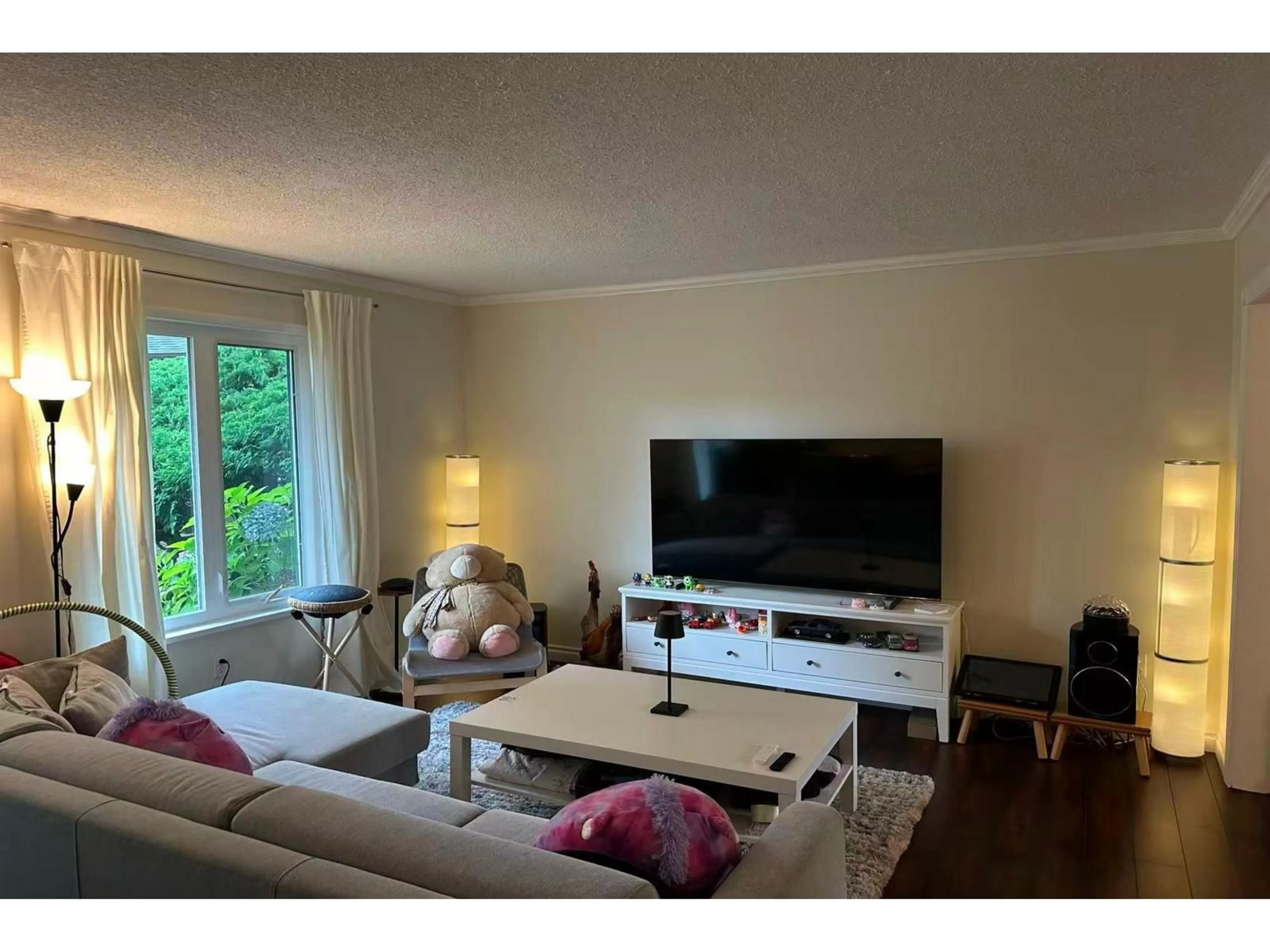 Living room with furniture, wood/laminate floor for 10986 WESTRIDGE, Delta British Columbia V4E2N5