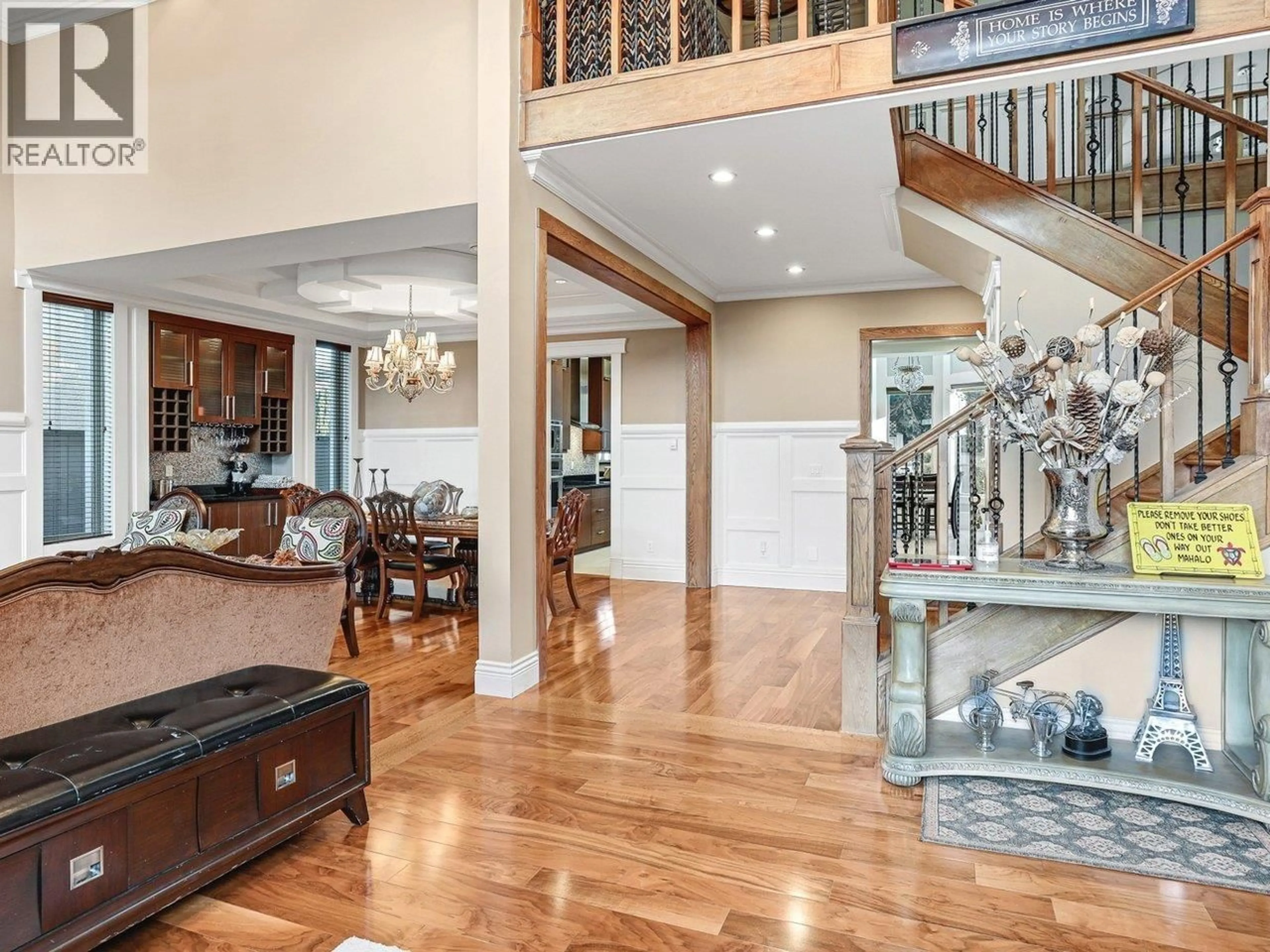 Indoor foyer for 8260 GILBERT ROAD, Richmond British Columbia V7C3W7