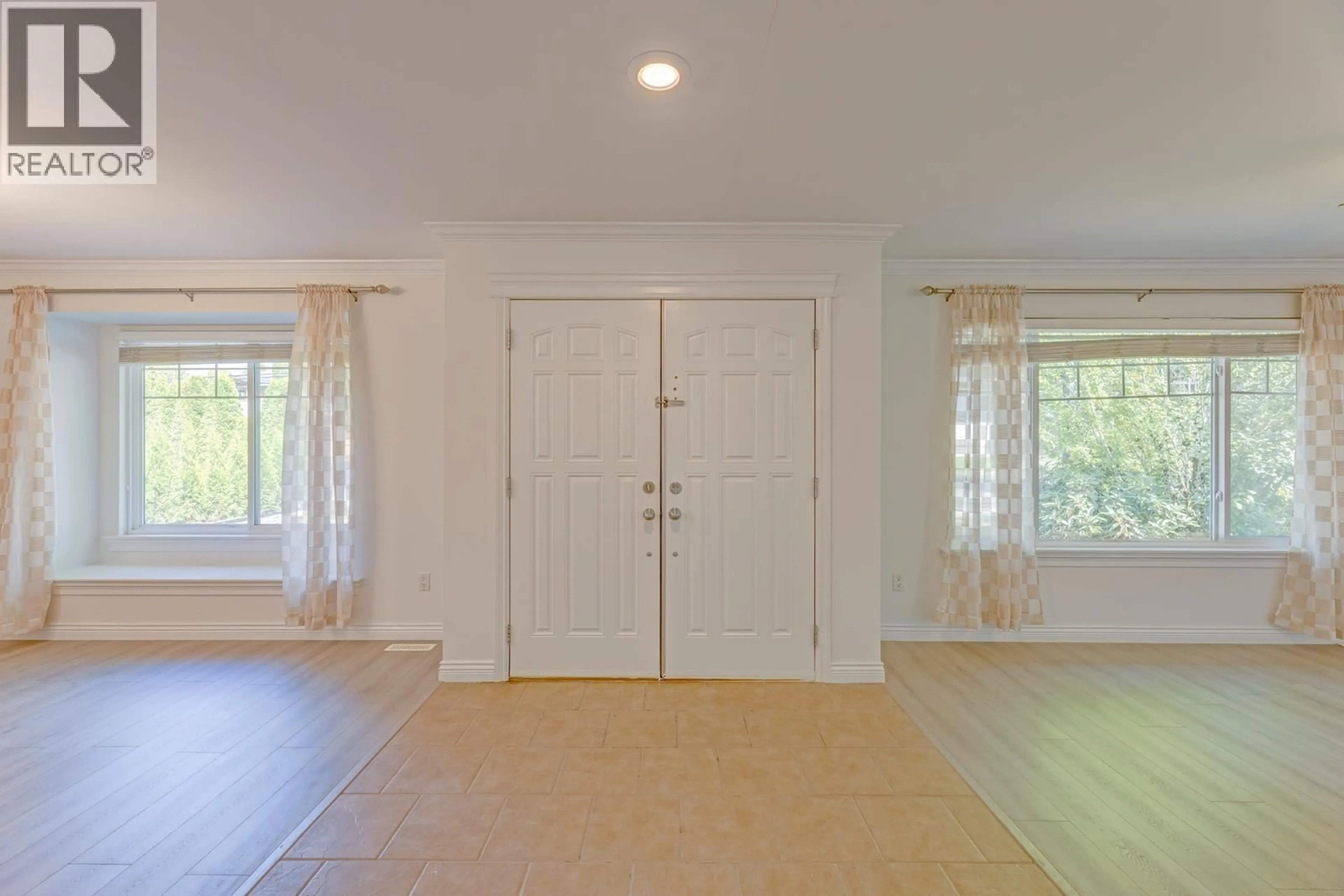 Indoor entryway for 12243 232 STREET, Maple Ridge British Columbia V2X6T4