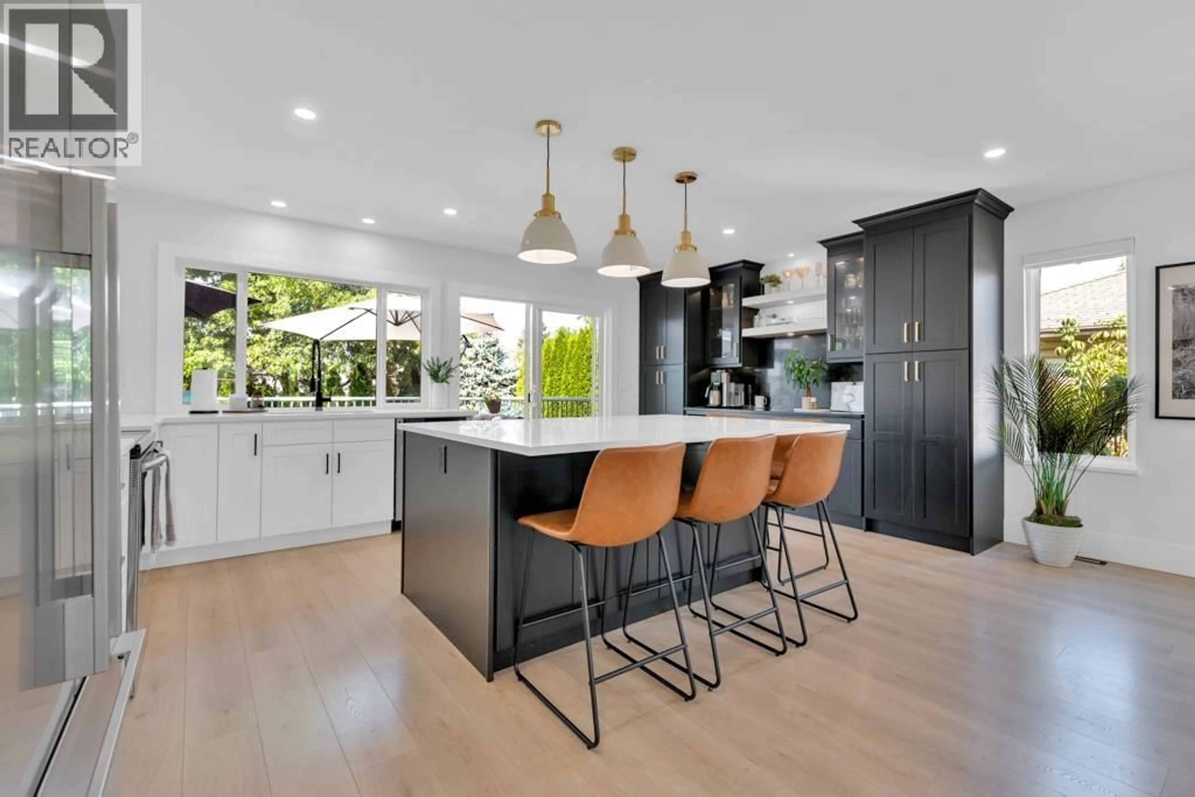 Contemporary kitchen, unknown for 20245 DITTON STREET, Maple Ridge British Columbia V2X3N1