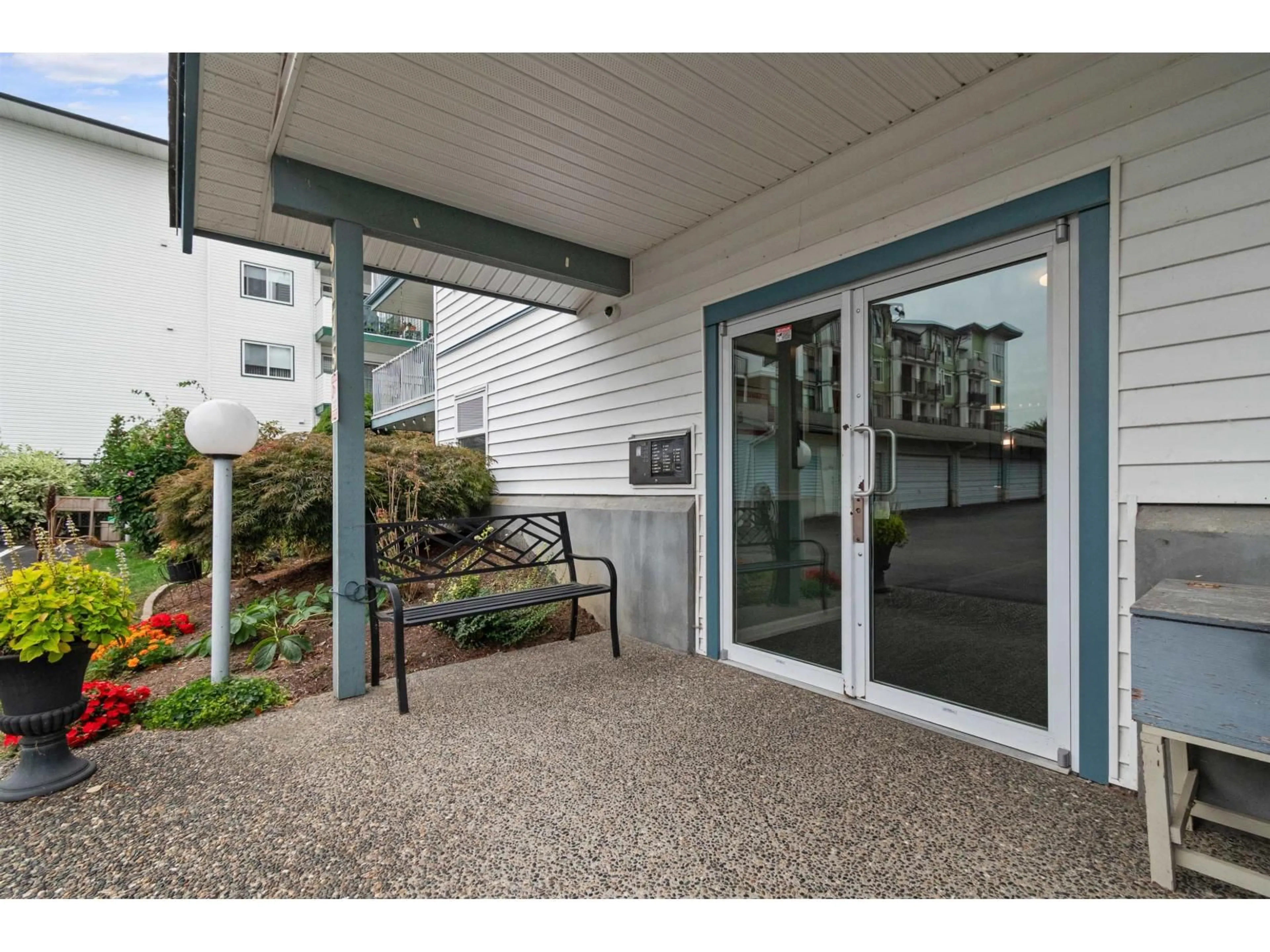 Indoor entryway for 306 - 9175 EDWARD STREET, Chilliwack British Columbia V2P4C5