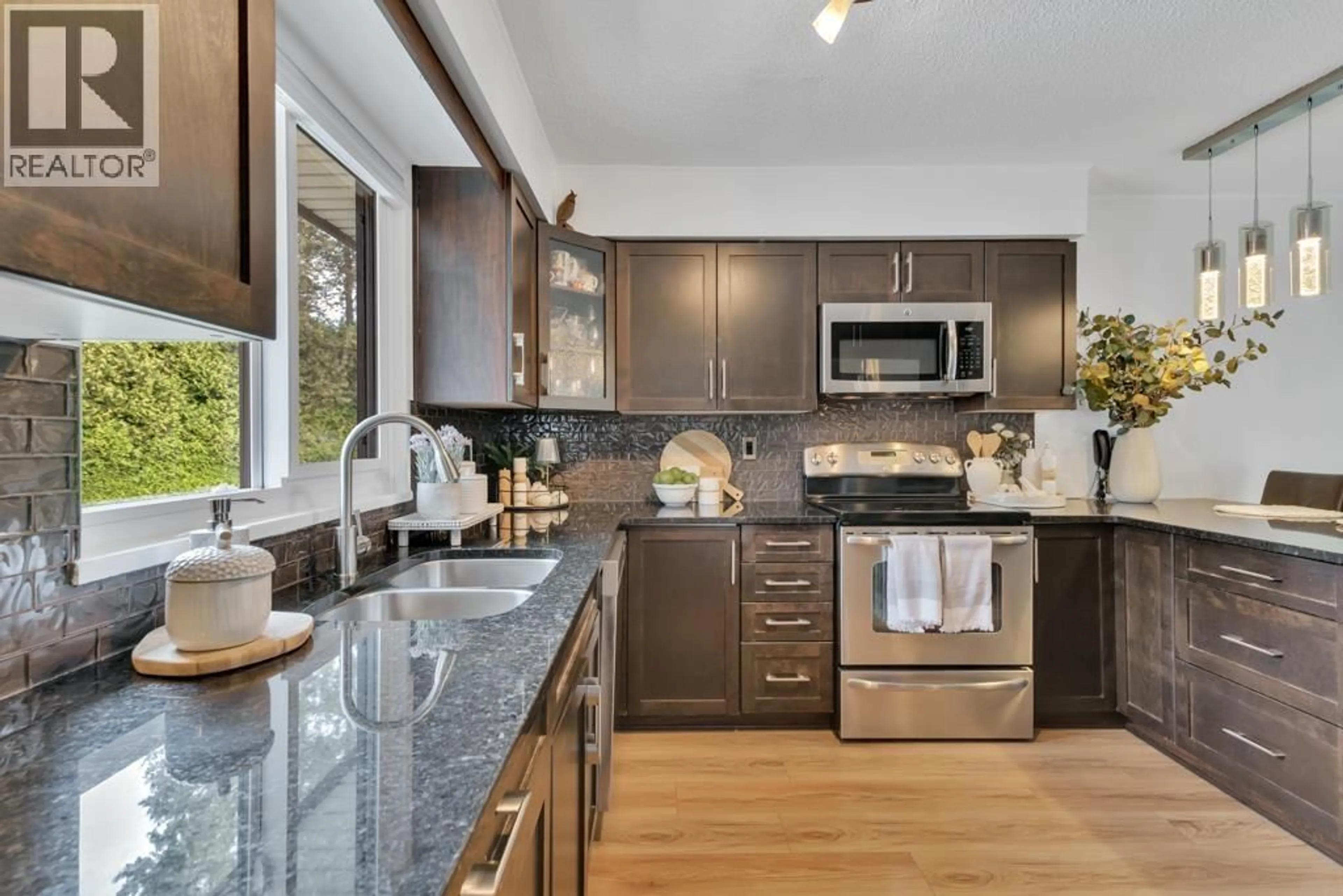 Open concept kitchen, ceramic/tile floor for 19360 121B AVENUE, Pitt Meadows British Columbia V3Y1J4