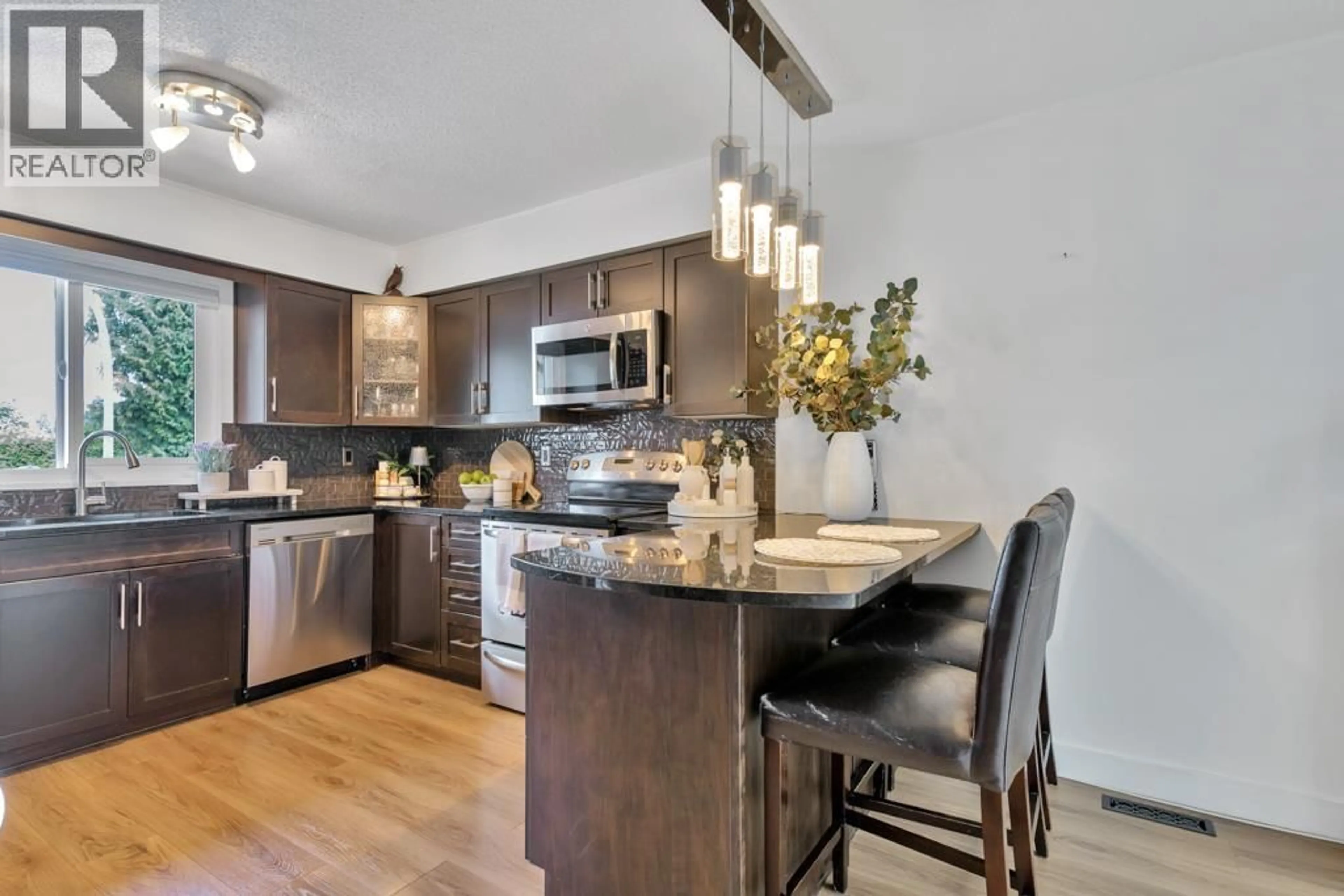 Open concept kitchen, wood/laminate floor for 19360 121B AVENUE, Pitt Meadows British Columbia V3Y1J4