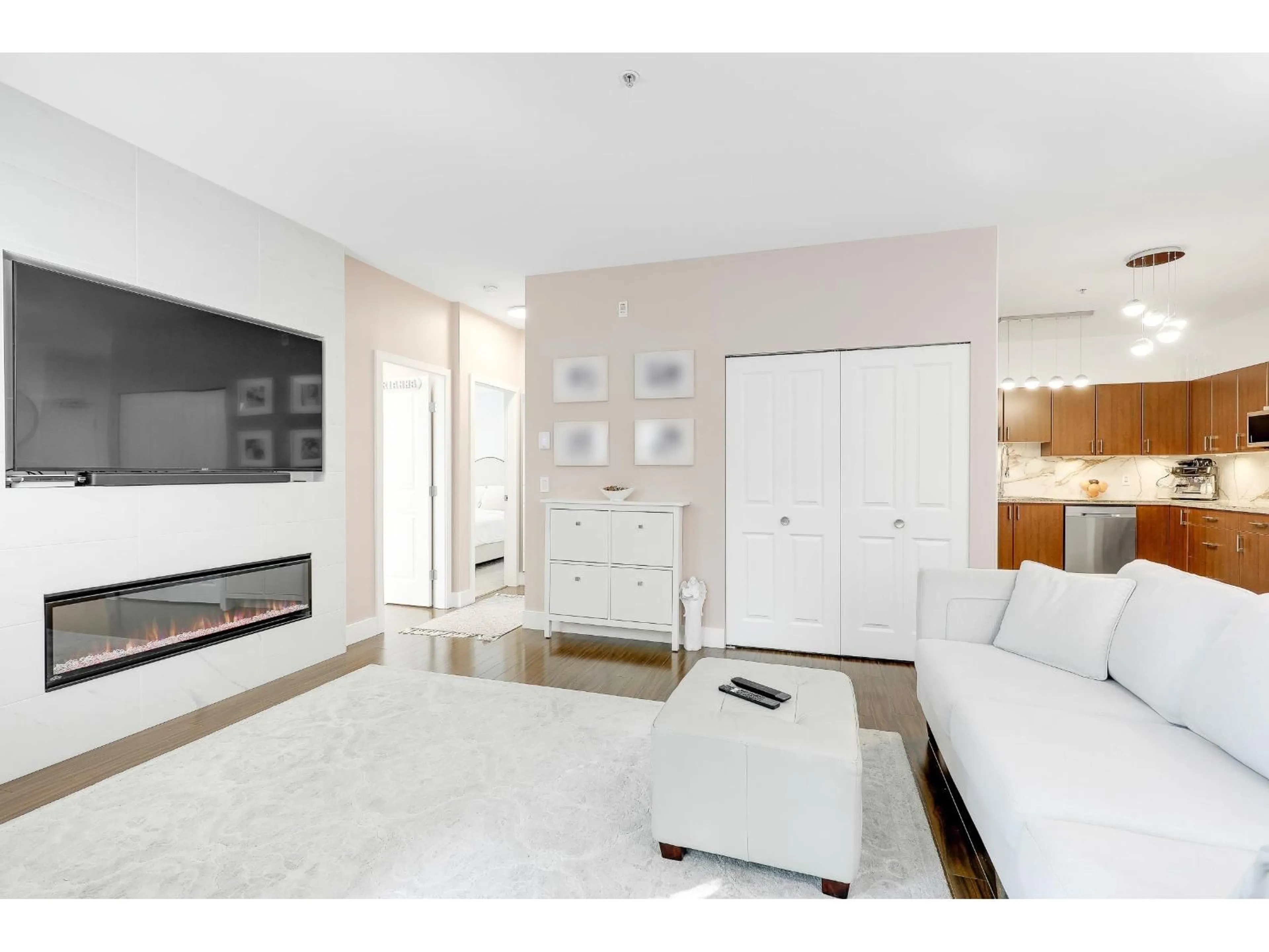 Living room with furniture, unknown for 304 - 19830 56, Langley British Columbia V3A0A5