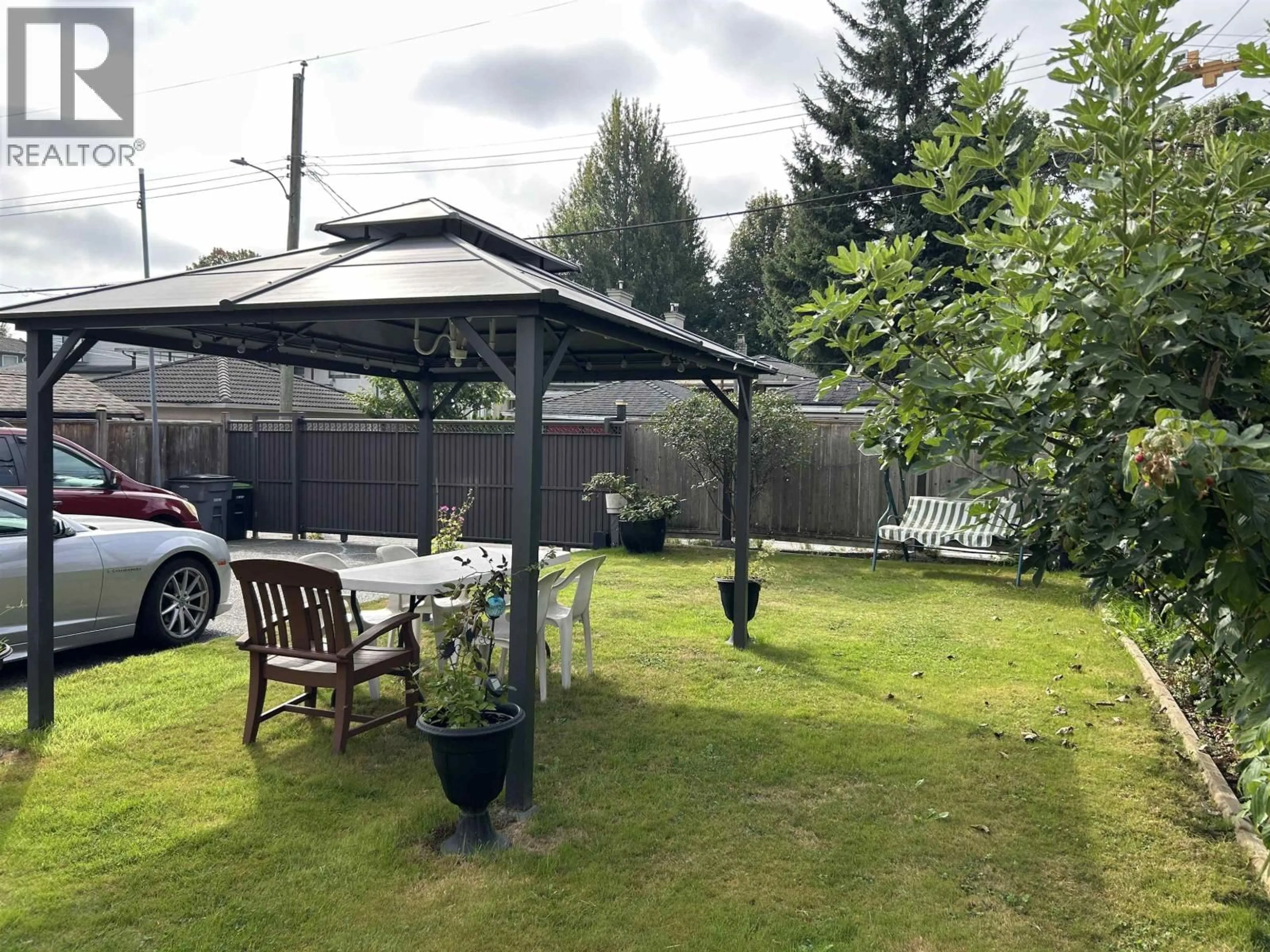 Patio, forest/trees view for 2942 ADANAC STREET, Vancouver British Columbia V5K2N5