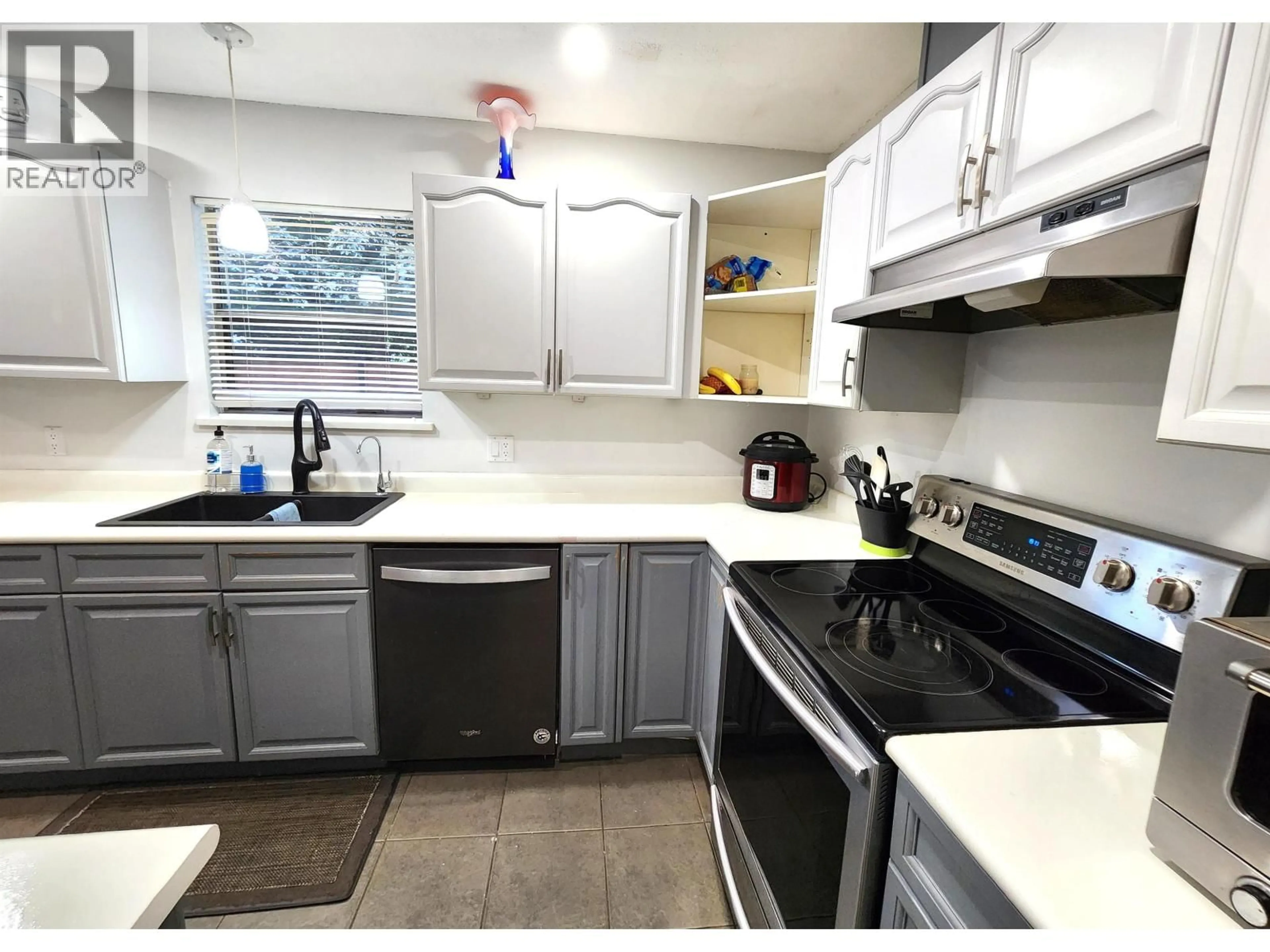 Standard kitchen, ceramic/tile floor for 34 - 20841 DEWDNEY TRUNK ROAD, Maple Ridge British Columbia V2X3E7