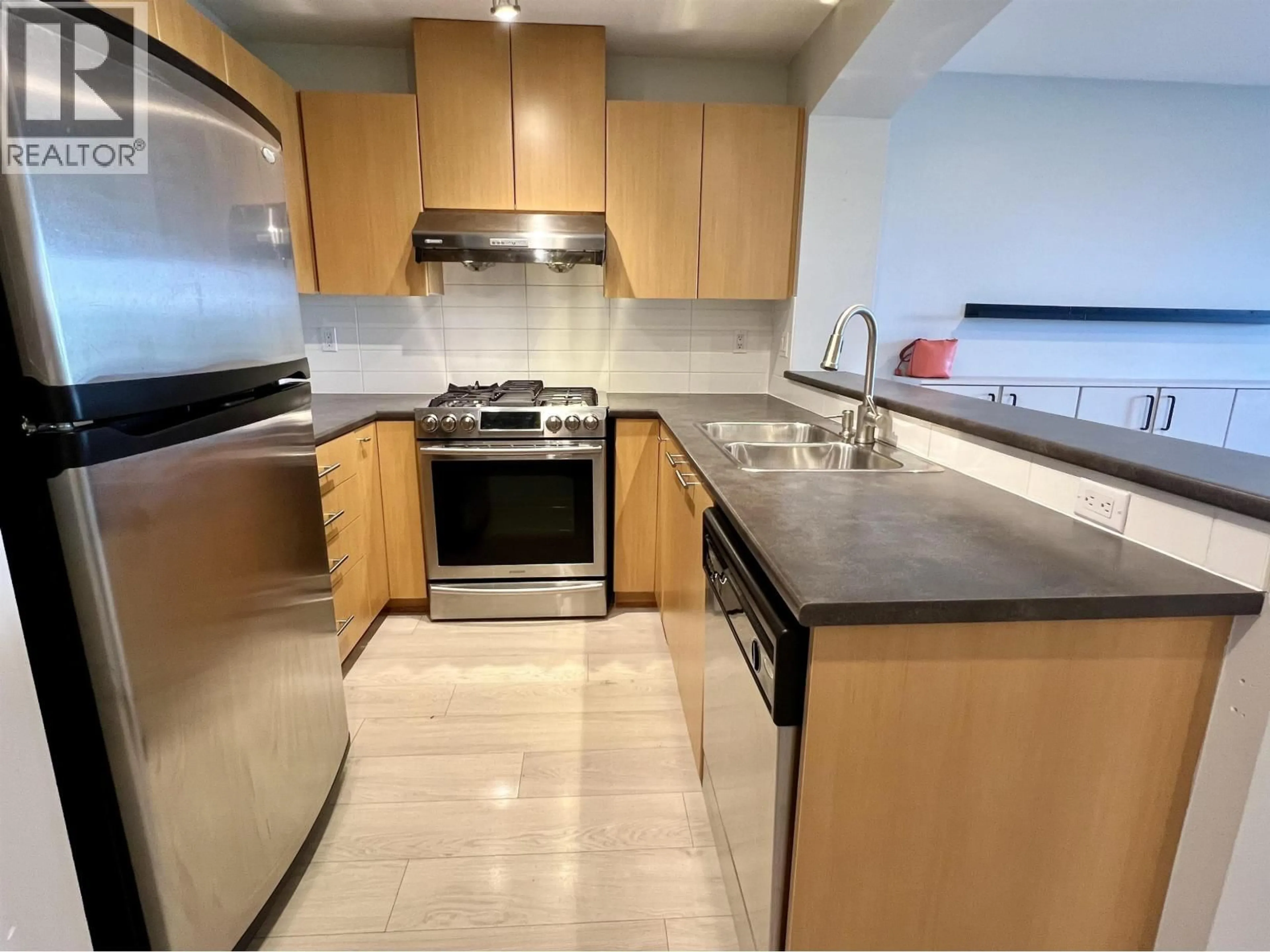 Standard kitchen, unknown for 311 - 9329 UNIVERSITY CRESCENT, Burnaby British Columbia V5A4Y4