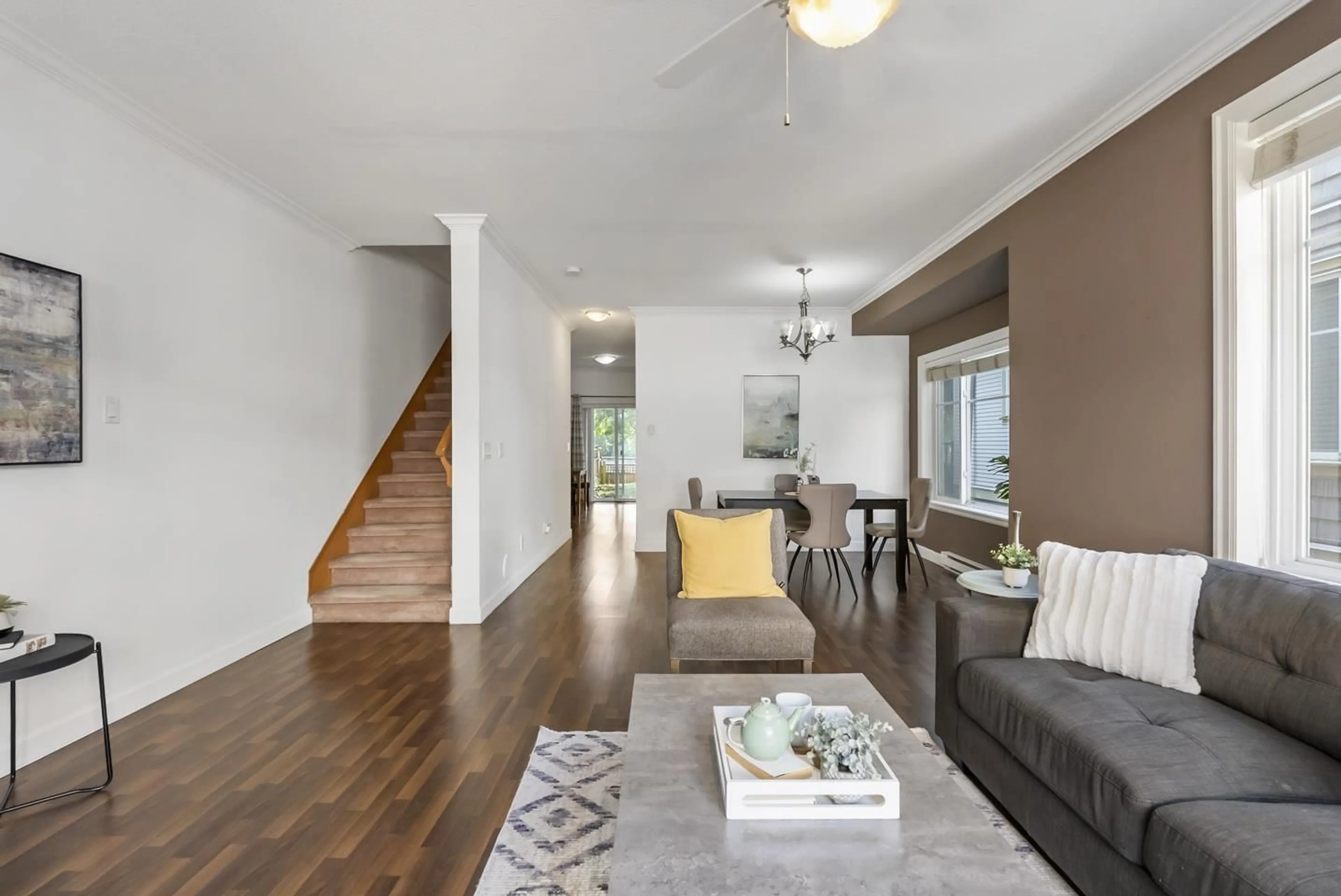 Living room with furniture, wood/laminate floor for 18 - 8633 159, Surrey British Columbia V4N5W1
