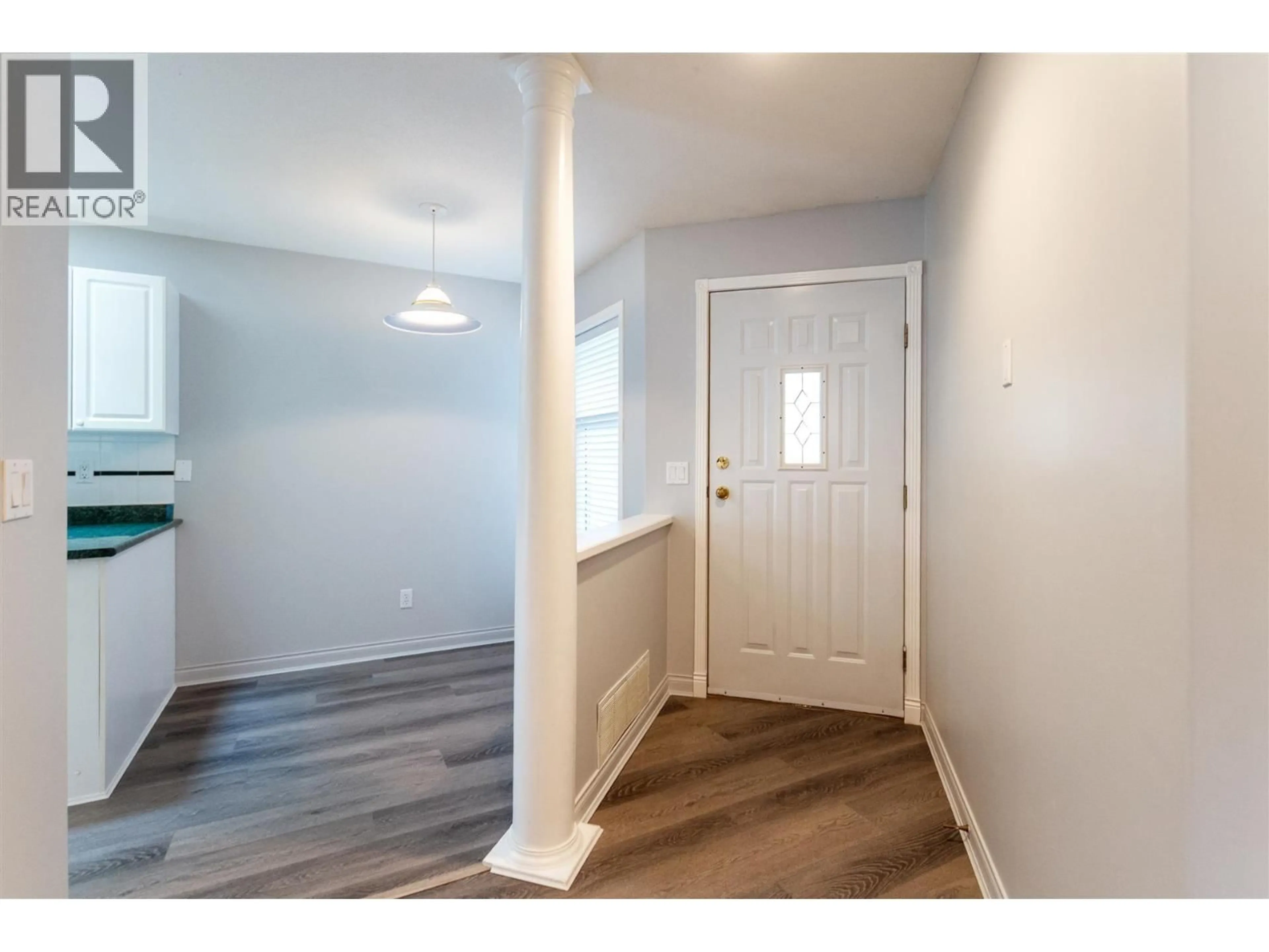 Indoor entryway for 2 - 758 RIVERSIDE DRIVE, Port Coquitlam British Columbia V3B7V8