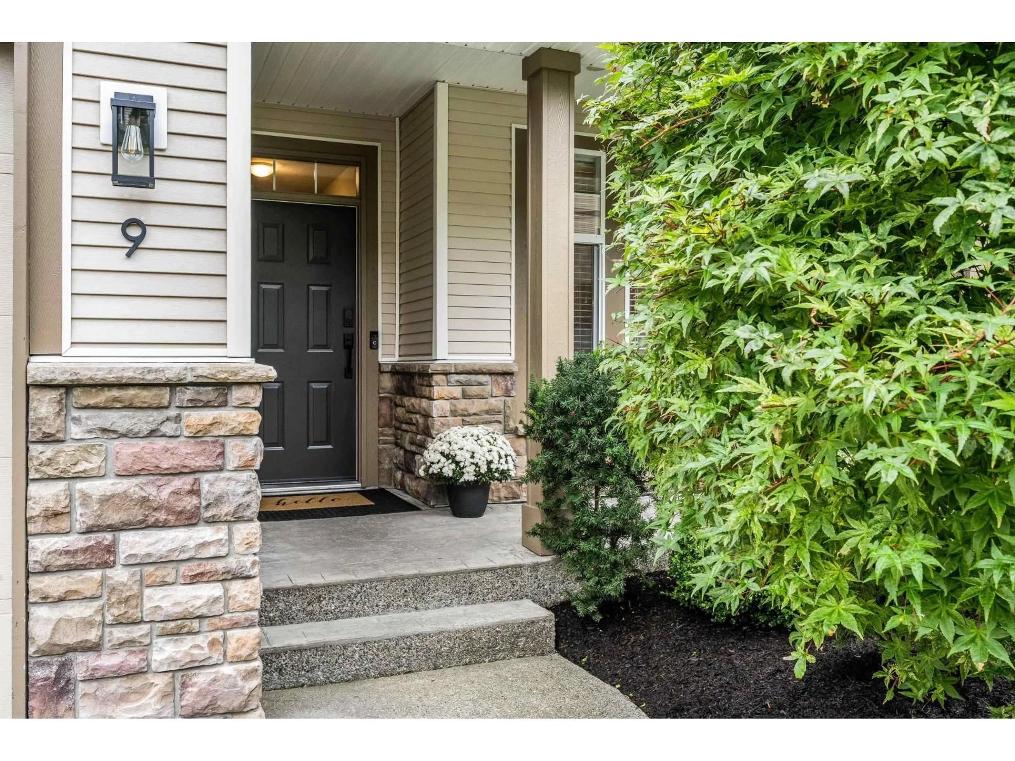 Indoor entryway for 9 - 45957 SHERWOOD DRIVE, Chilliwack British Columbia V2R5Y2