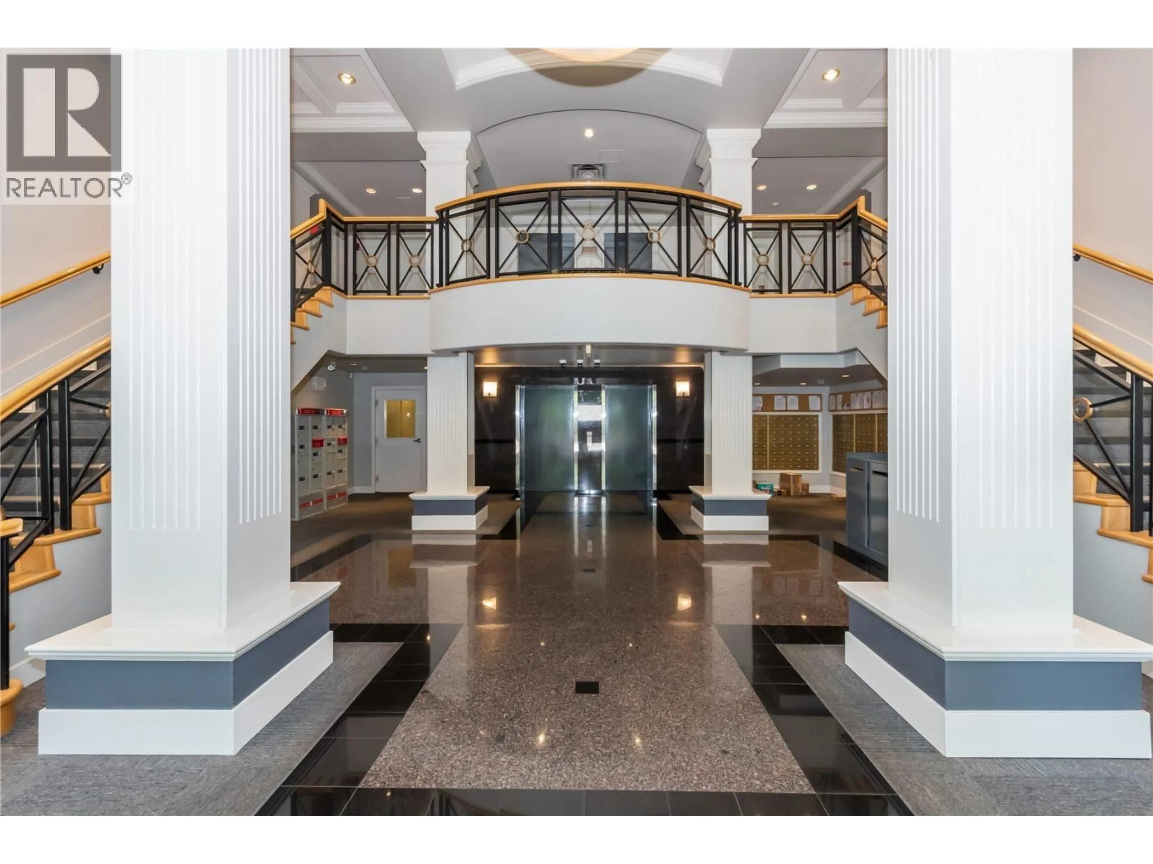 Indoor foyer for 130 - 5888 DOVER CRESCENT, Richmond British Columbia V7C5R9