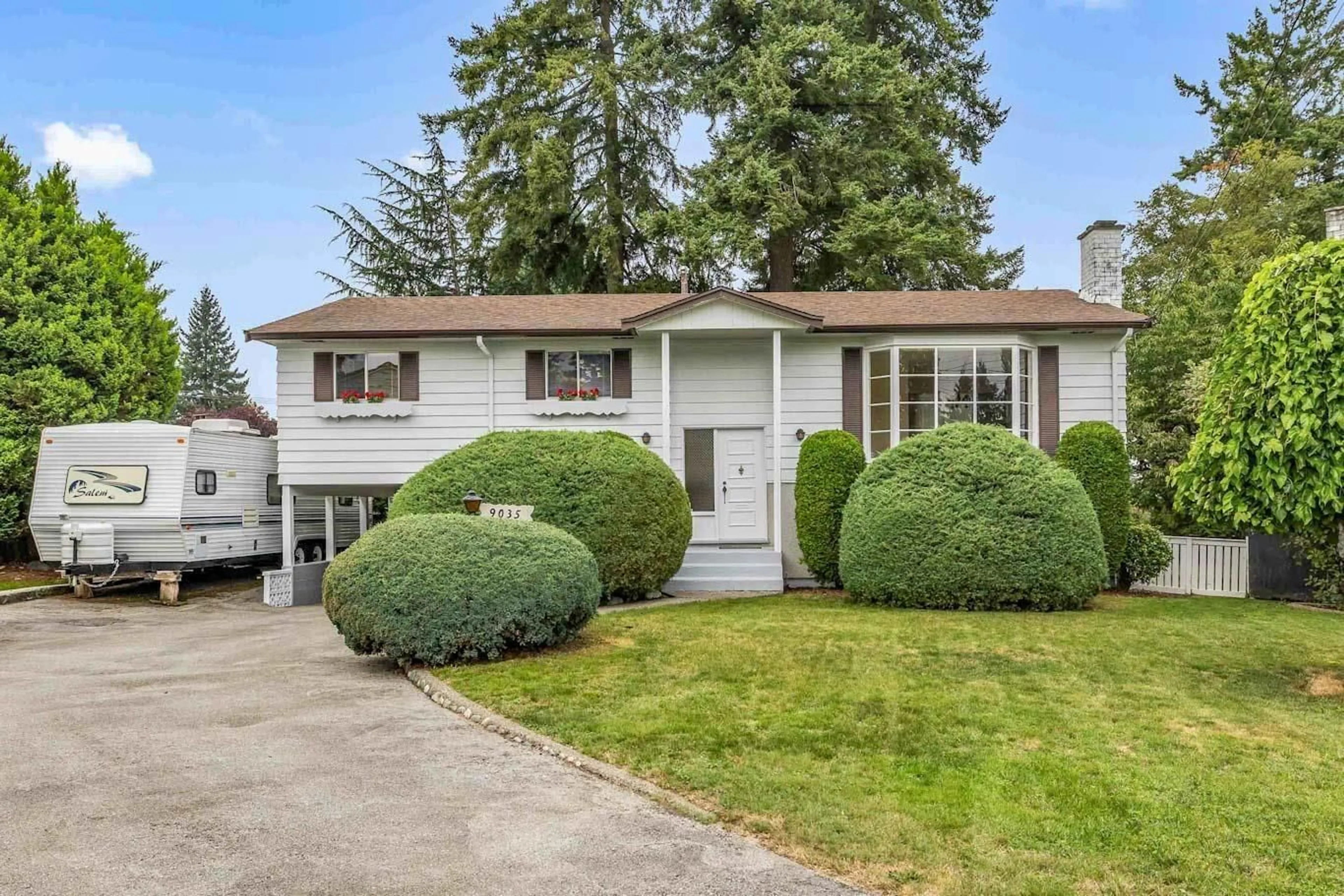 Home with vinyl exterior material, street for 9035 114, Delta British Columbia V4C5K1