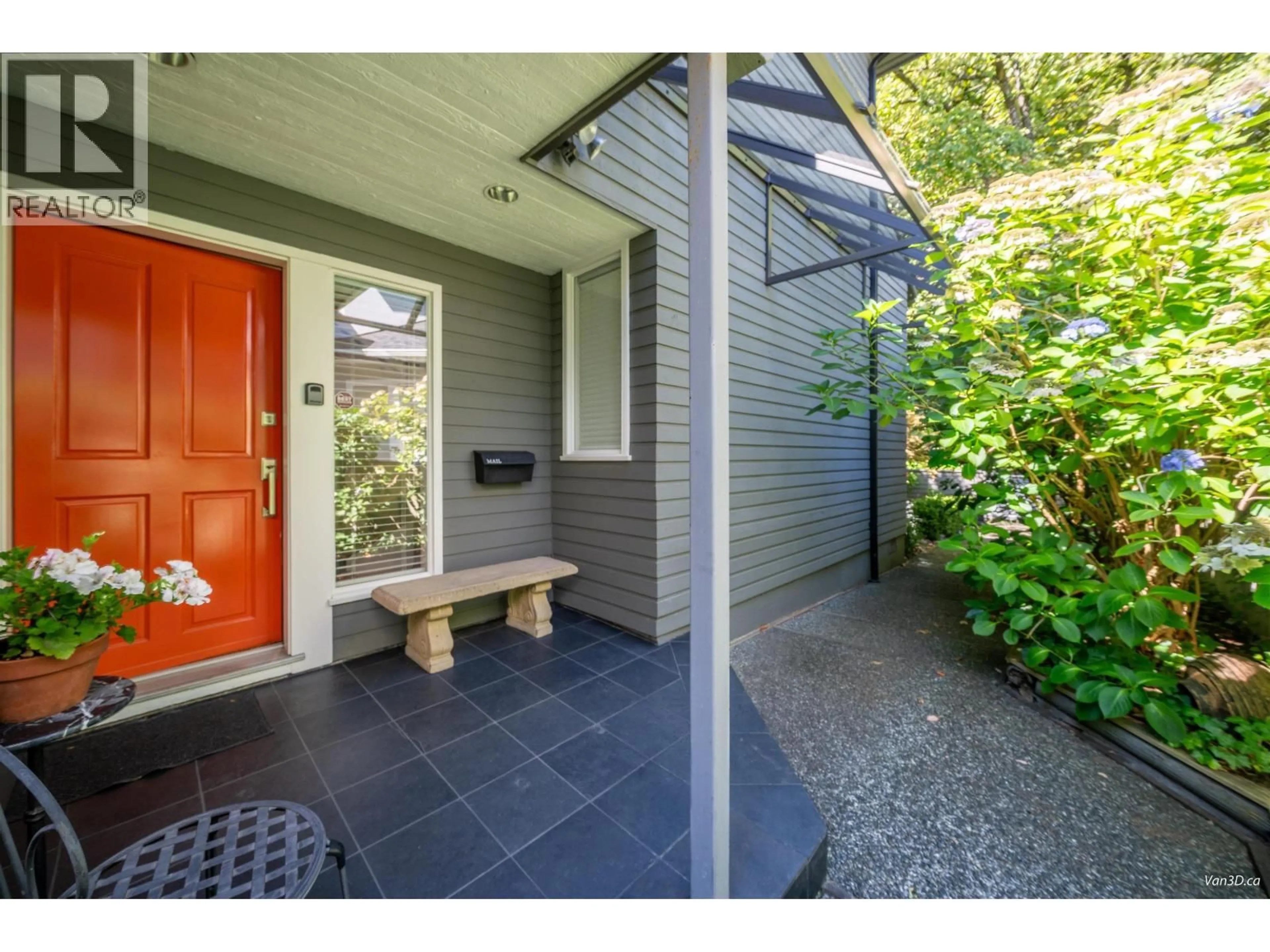 Indoor entryway for 1744 14TH AVENUE, Vancouver British Columbia V6J2J7