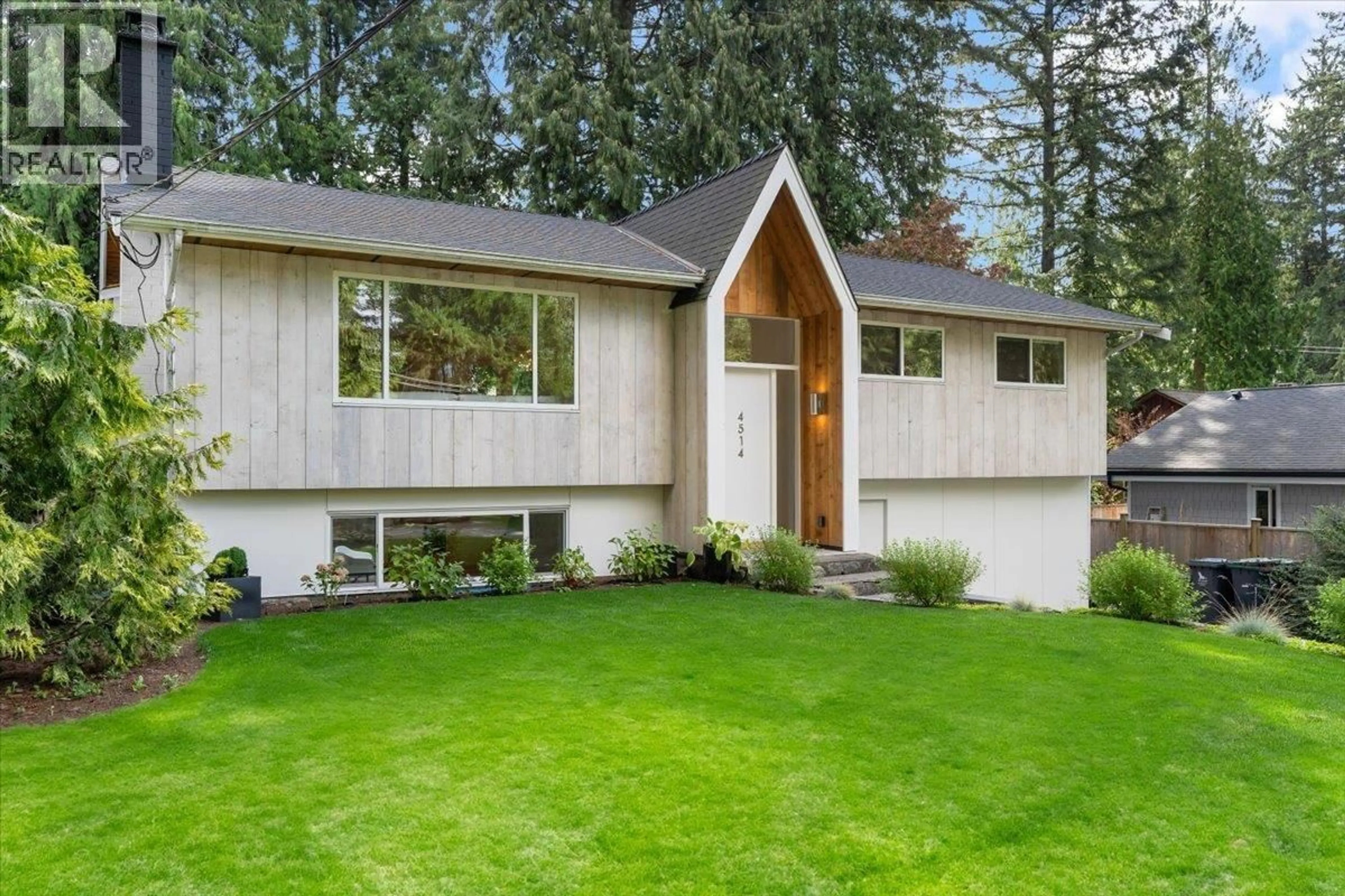 Home with vinyl exterior material, unknown for 4514 GLENWOOD AVENUE, North Vancouver British Columbia V7R4G5