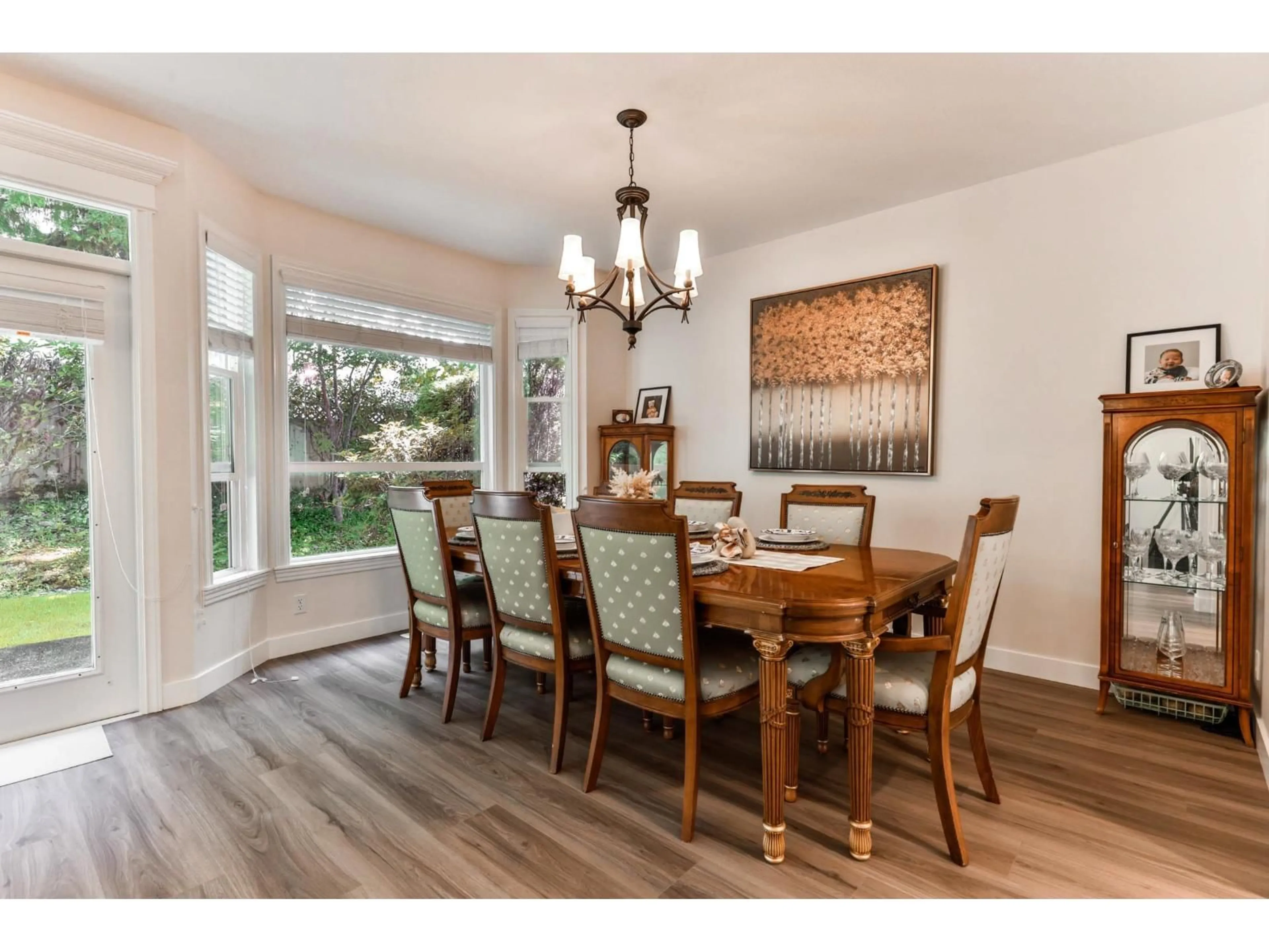 Dining room, wood/laminate floor for 103 - 15350 SEQUOIA, Surrey British Columbia V3S8N5