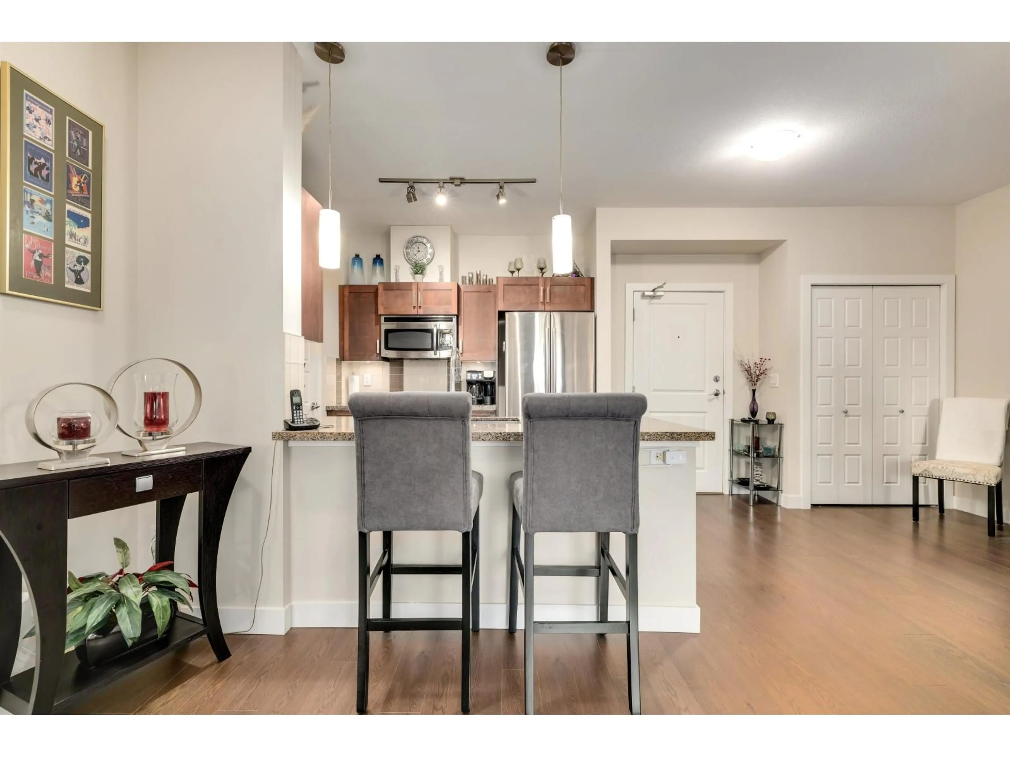 Open concept kitchen, wood/laminate floor for 406 - 20058 FRASER, Langley British Columbia V3A0E5