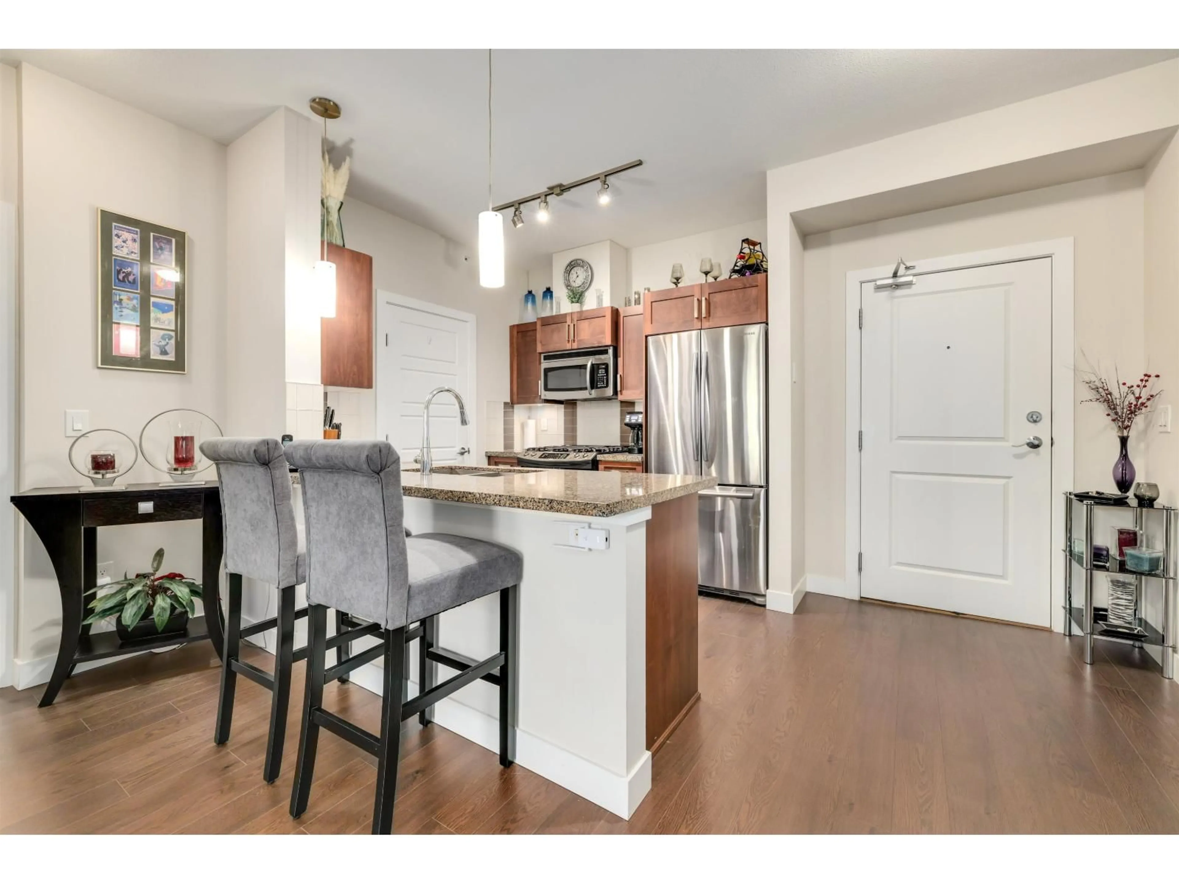 Open concept kitchen, unknown for 406 - 20058 FRASER, Langley British Columbia V3A0E5
